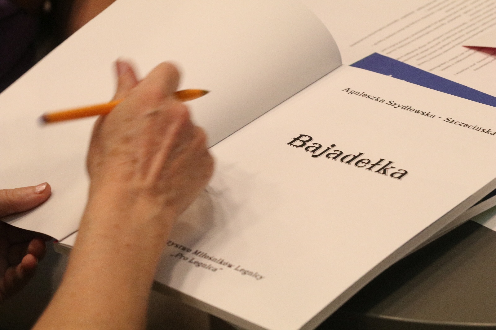 Huragan Poezji w Galerii Piastów. Promocja książki Bajadełka