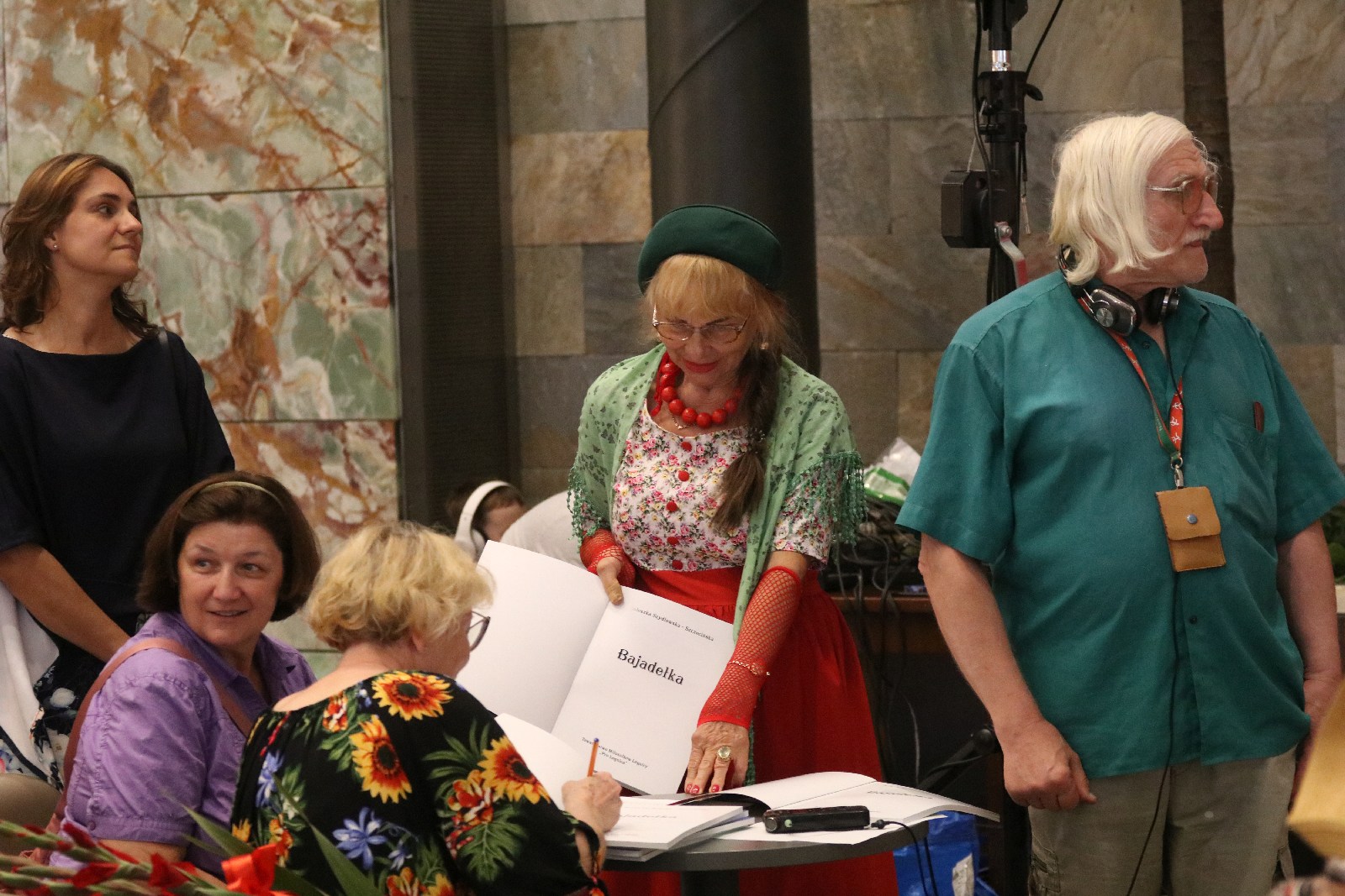 Huragan Poezji w Galerii Piastów. Promocja książki Bajadełka