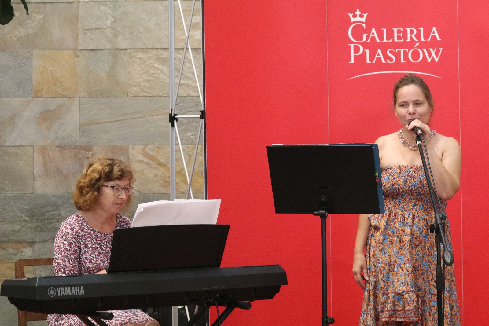 Huragan Poezji w Galerii Piastów. Promocja książki Bajadełka