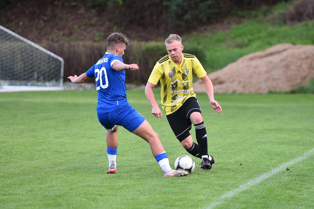 Konfeks Legnica na własnym boisku przegrywa z Zawiszą Serby