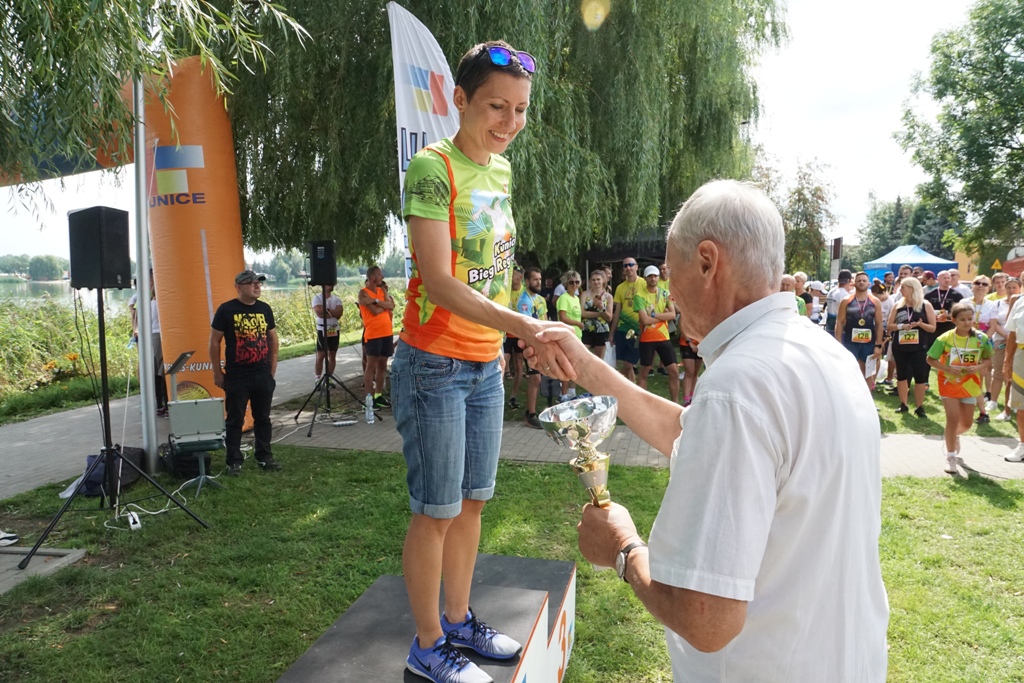 Kunicki Bieg Reggae. Dekoracja najlepszych zbiegaczy