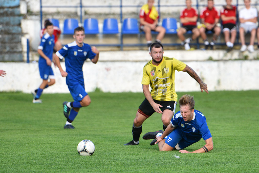 Konfeks Legnica na własnym boisku przegrywa z Zawiszą Serby