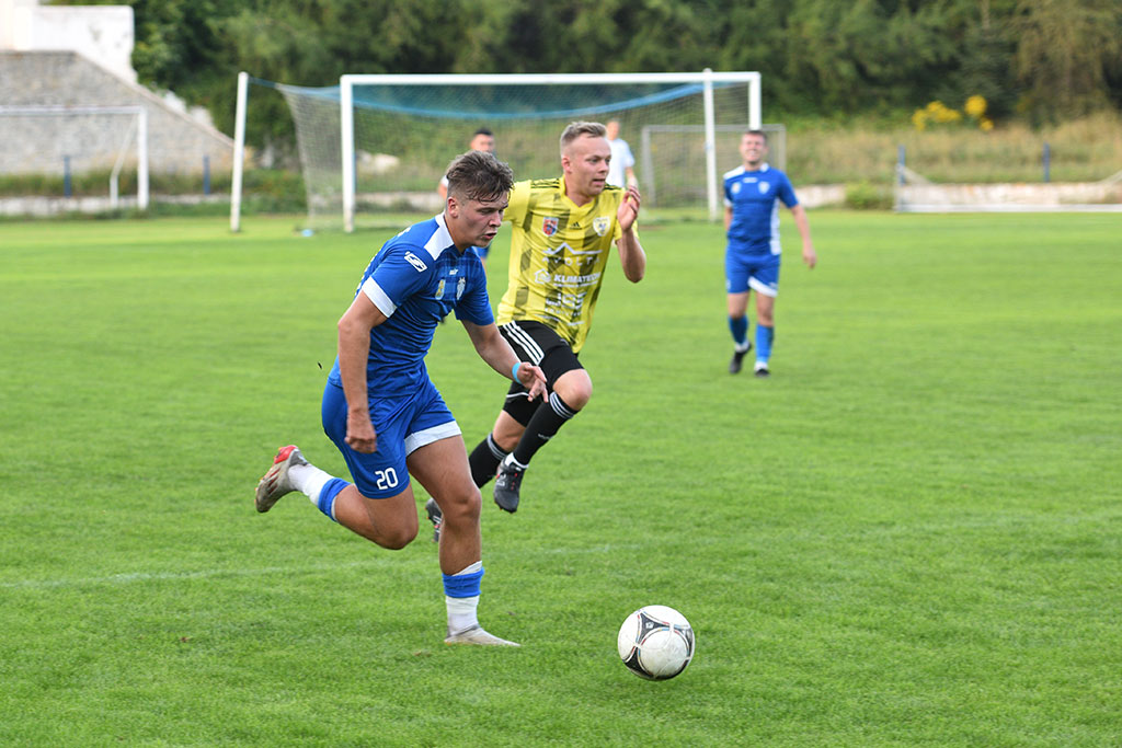 Konfeks Legnica na własnym boisku przegrywa z Zawiszą Serby