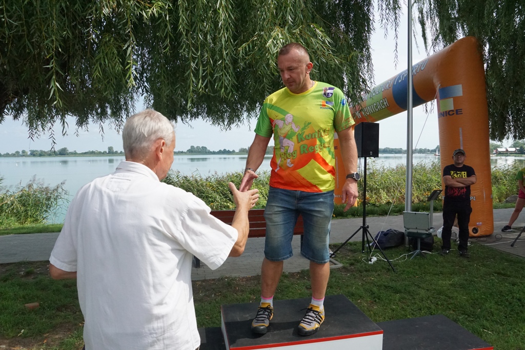 Kunicki Bieg Reggae. Dekoracja najlepszych zbiegaczy