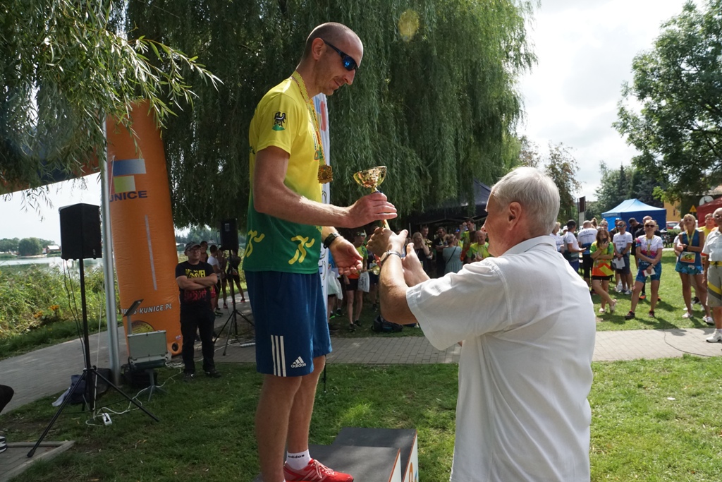 Kunicki Bieg Reggae. Dekoracja najlepszych zbiegaczy