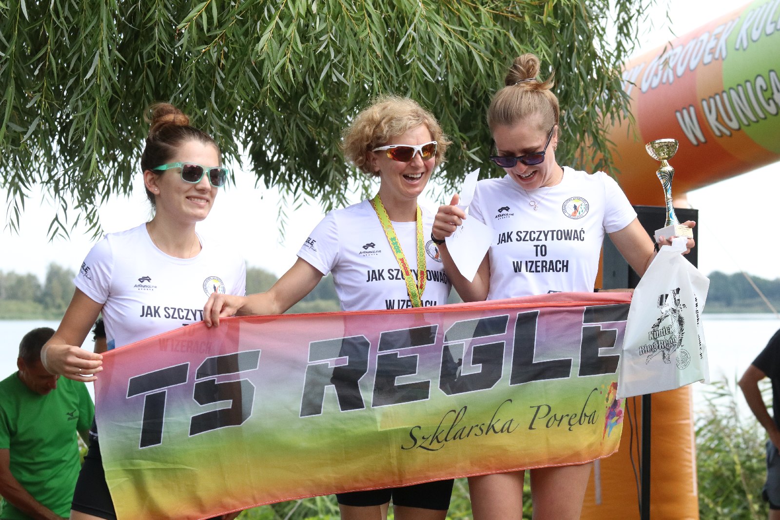 Kunicki Bieg Reggae. Dekoracja najlepszych zbiegaczy