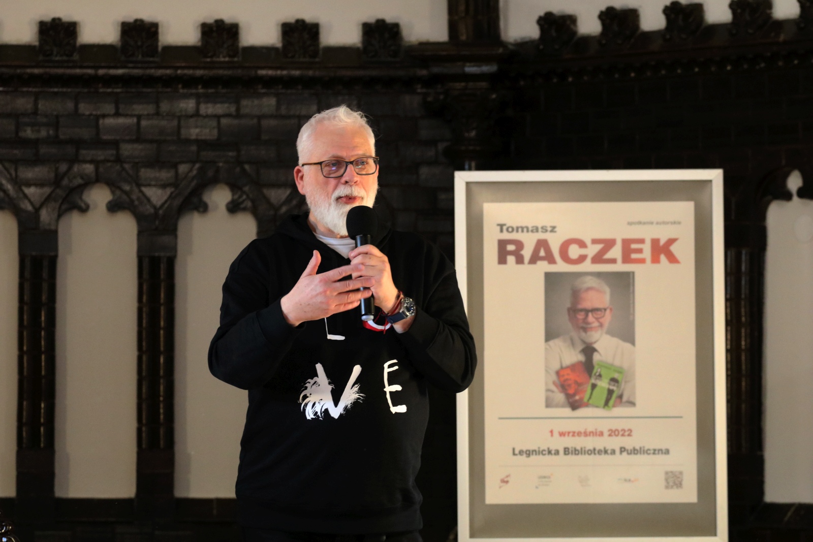 Takich tłumów dawno nie było w bibliotece. Gość był niezwykły