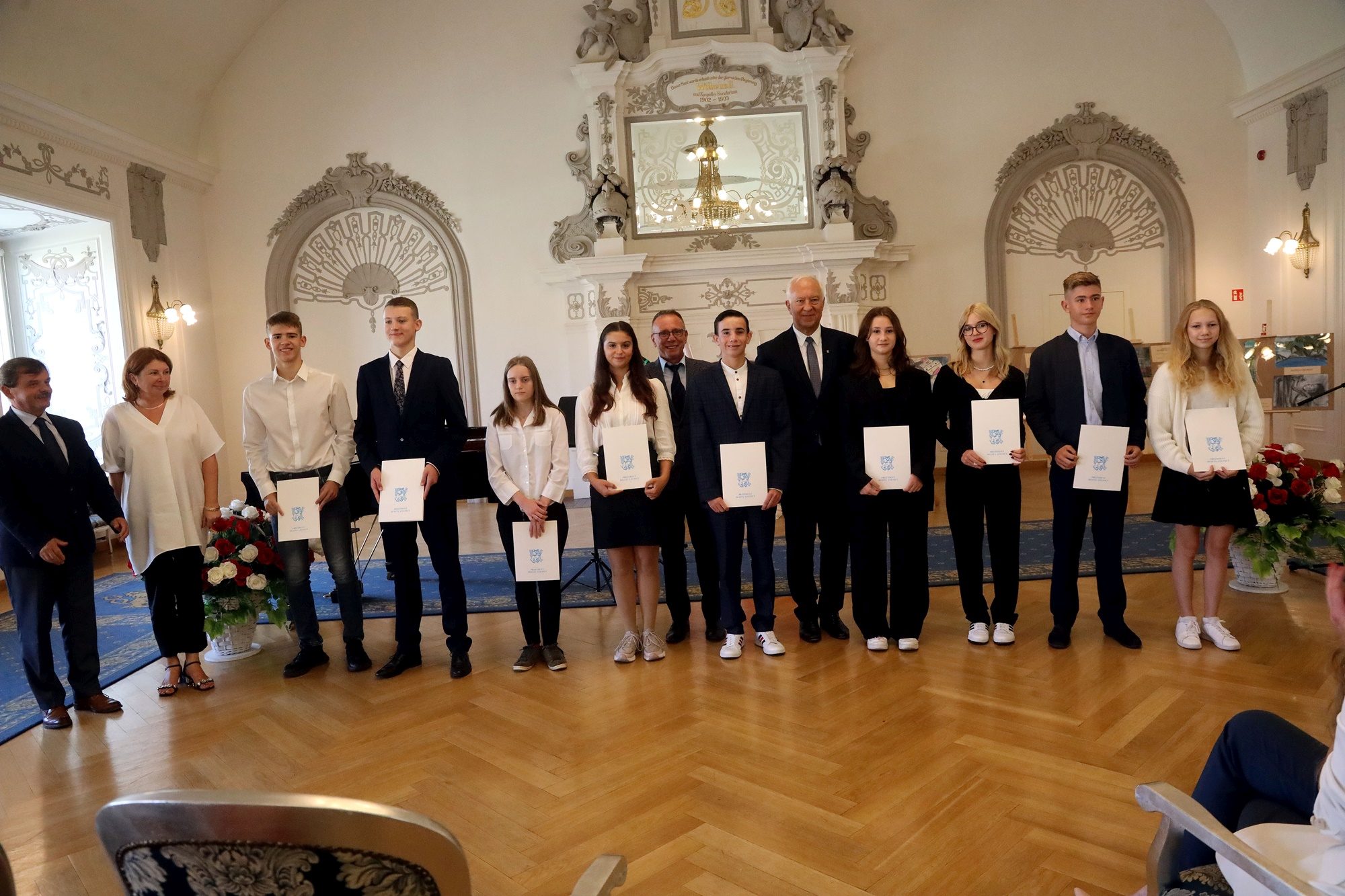Prezydent nagrodził najlepszych uczniów stypendiami