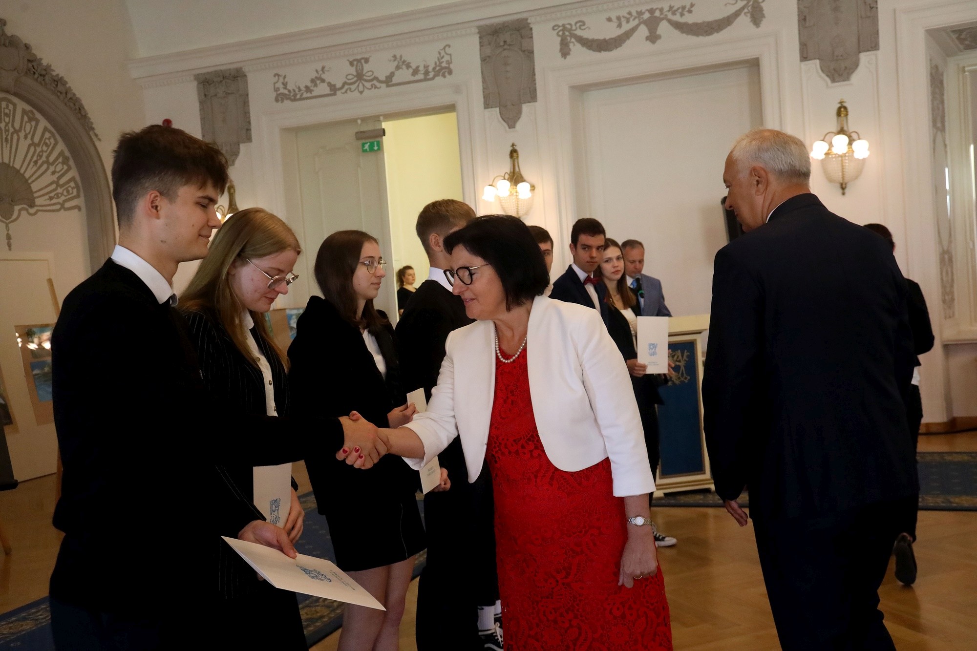 Prezydent nagrodził najlepszych uczniów stypendiami