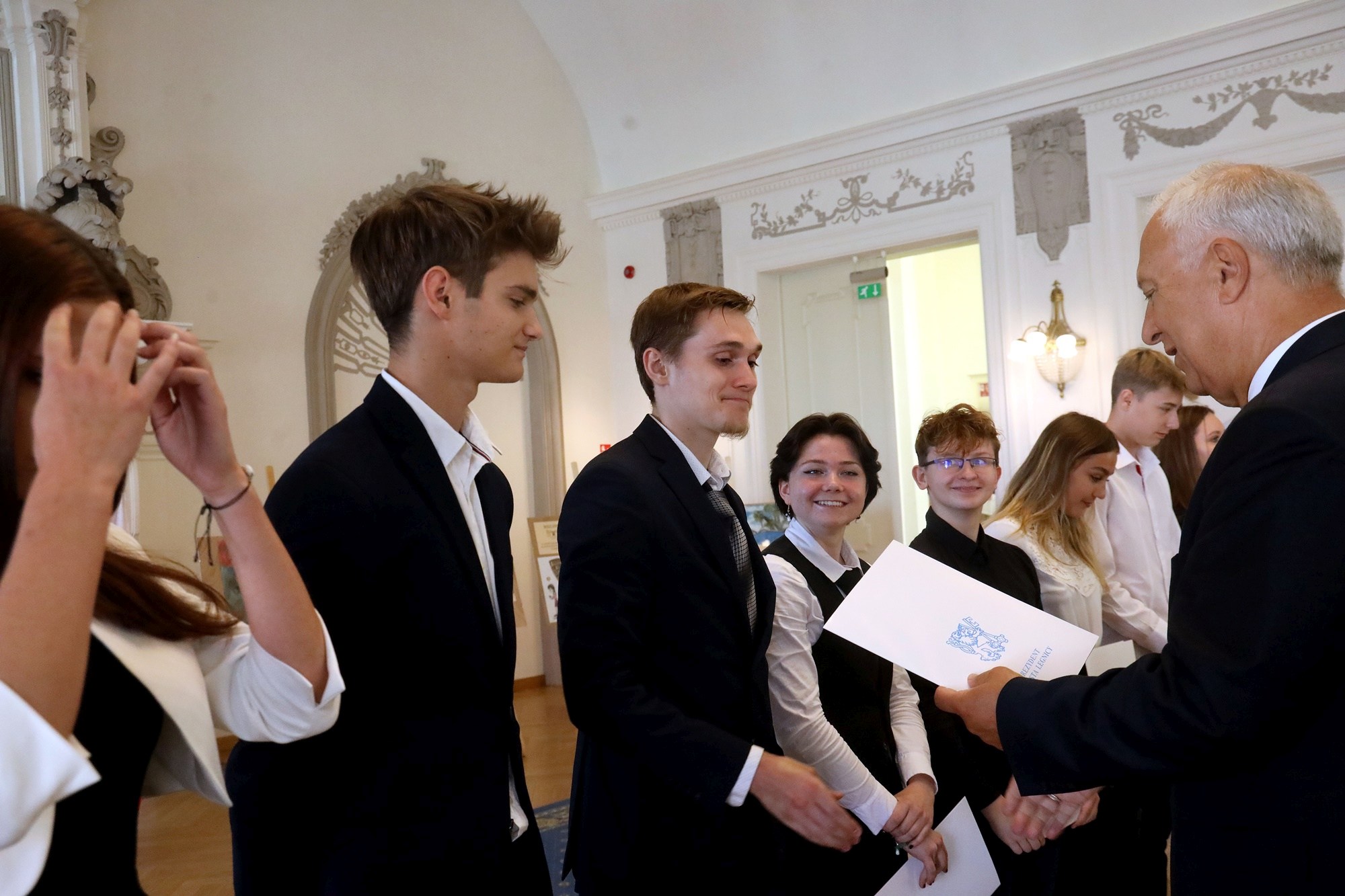 Prezydent nagrodził najlepszych uczniów stypendiami