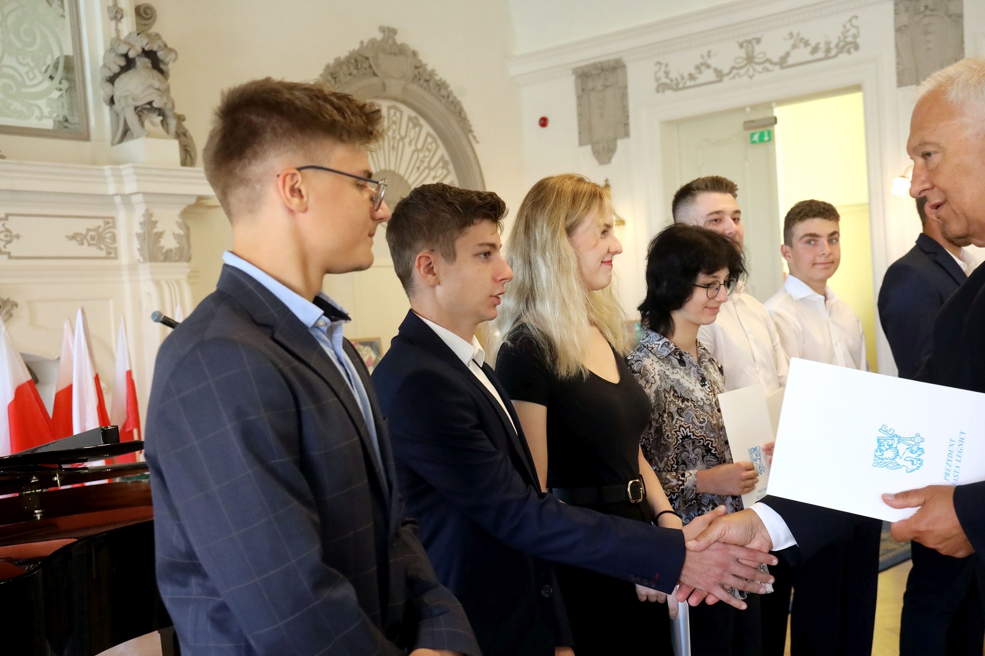 Prezydent nagrodził najlepszych uczniów stypendiami
