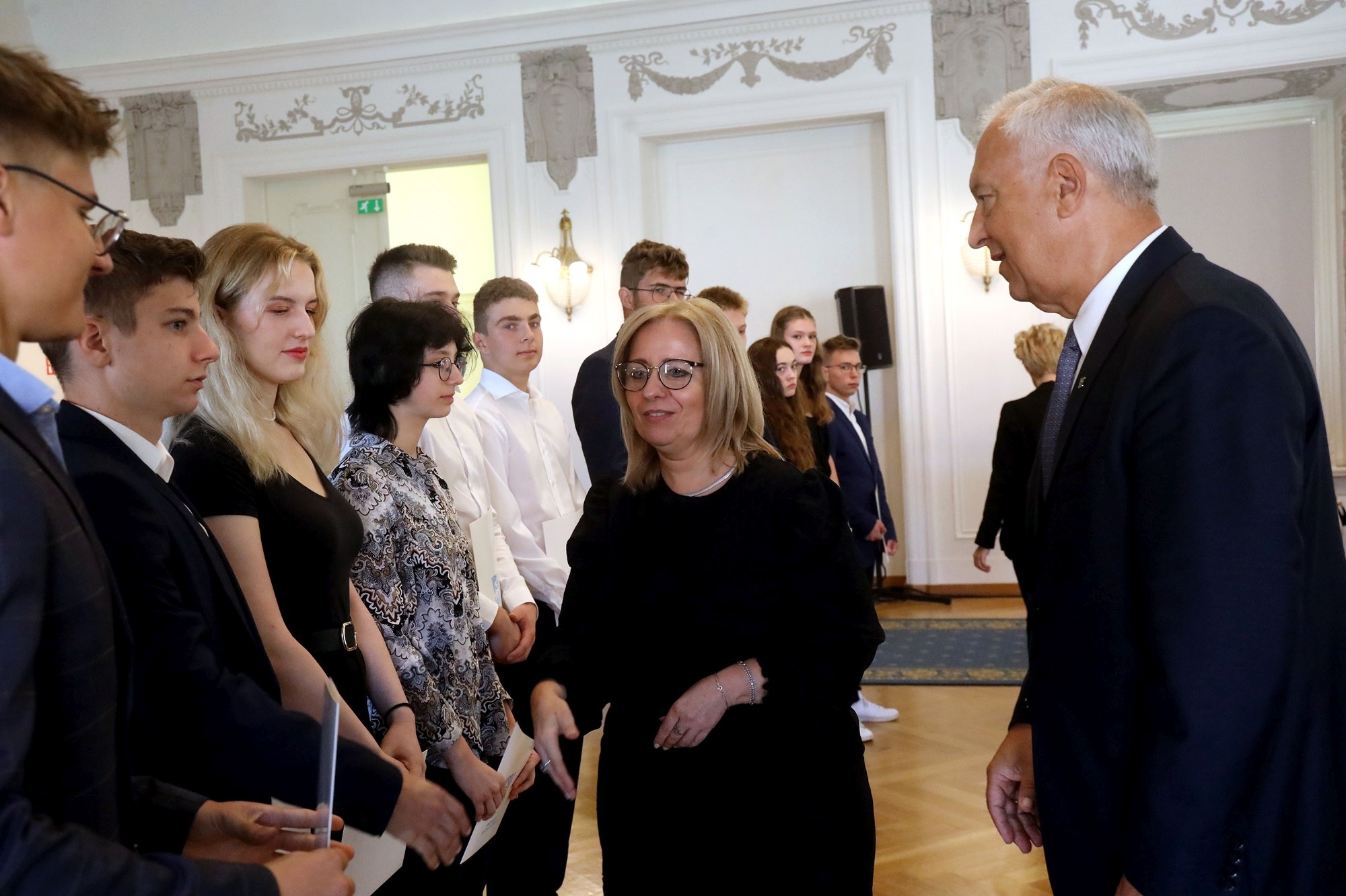 Prezydent nagrodził najlepszych uczniów stypendiami