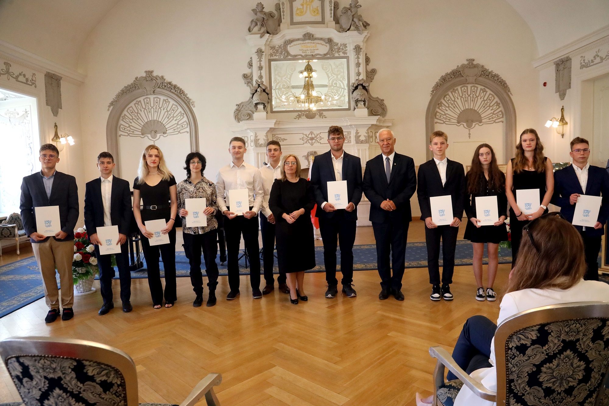 Prezydent nagrodził najlepszych uczniów stypendiami