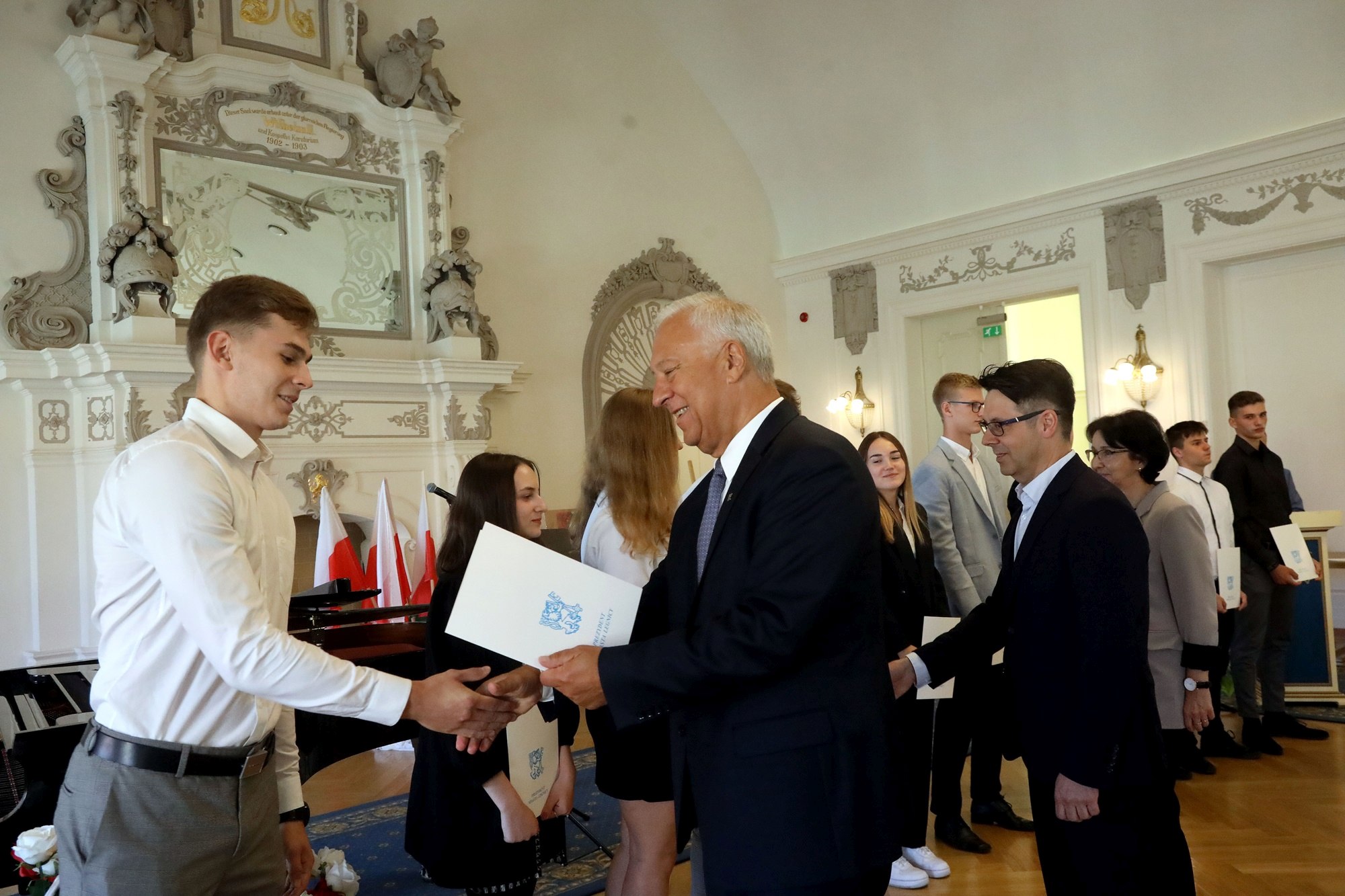 Prezydent nagrodził najlepszych uczniów stypendiami