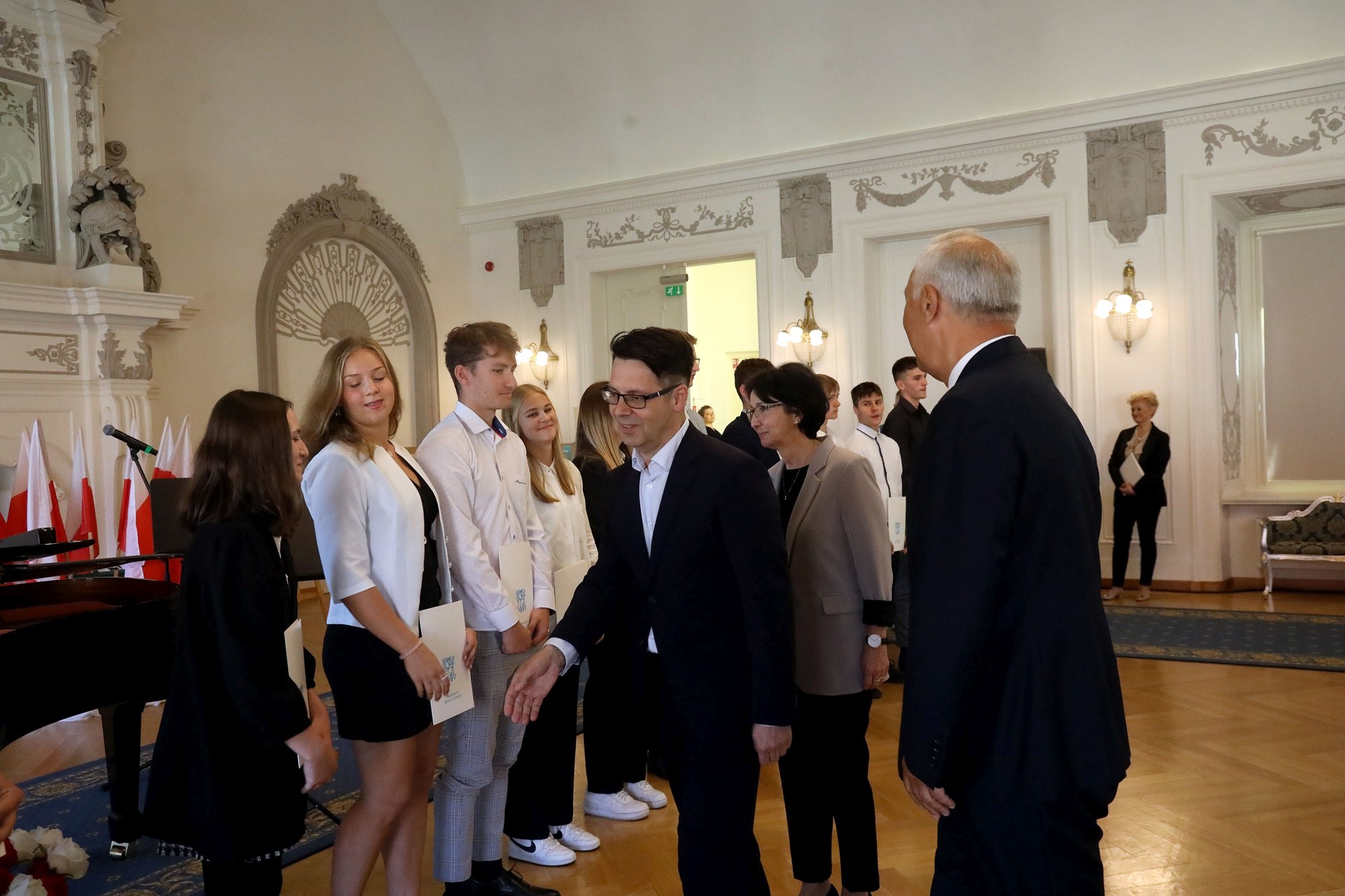 Prezydent nagrodził najlepszych uczniów stypendiami