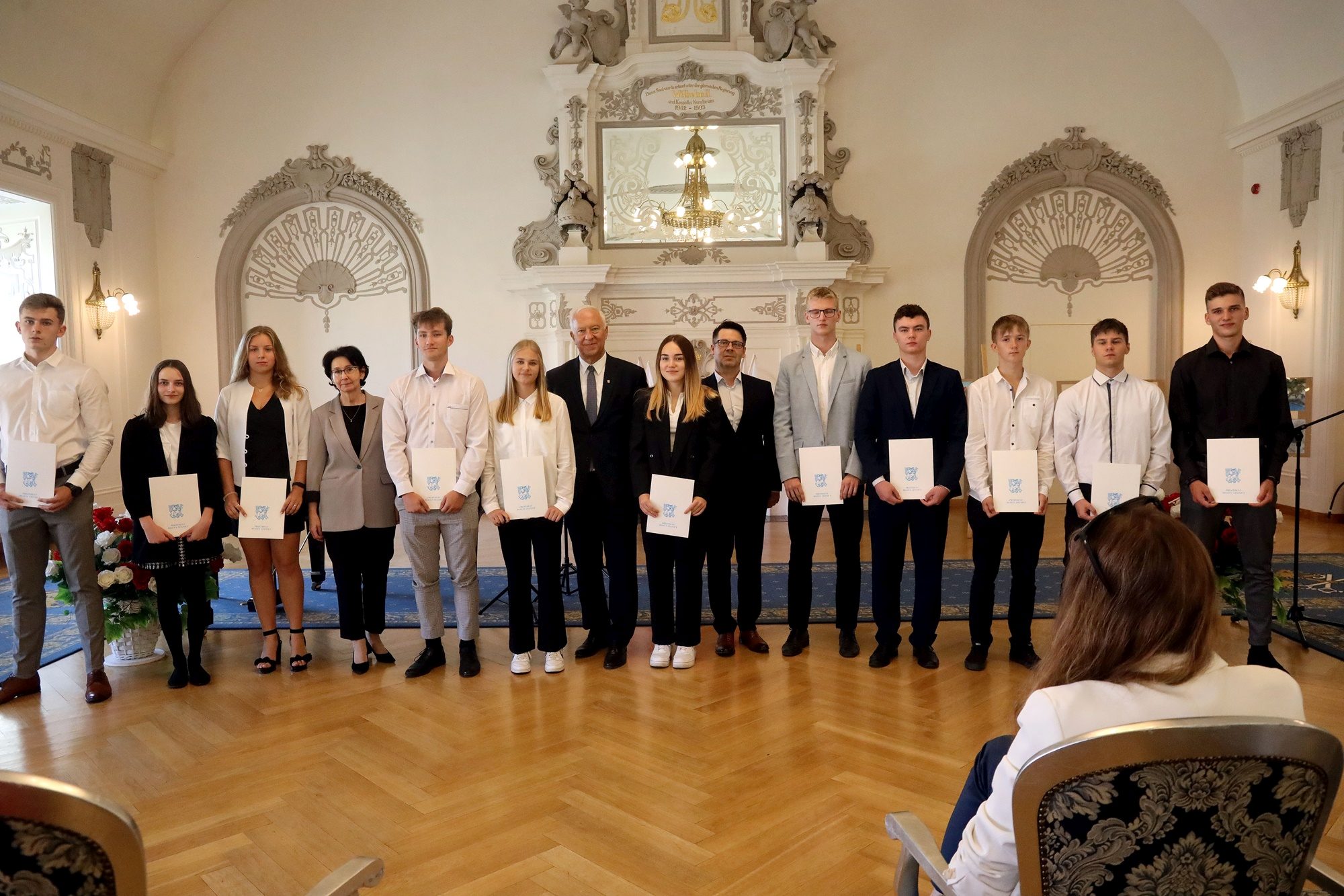 Prezydent nagrodził najlepszych uczniów stypendiami