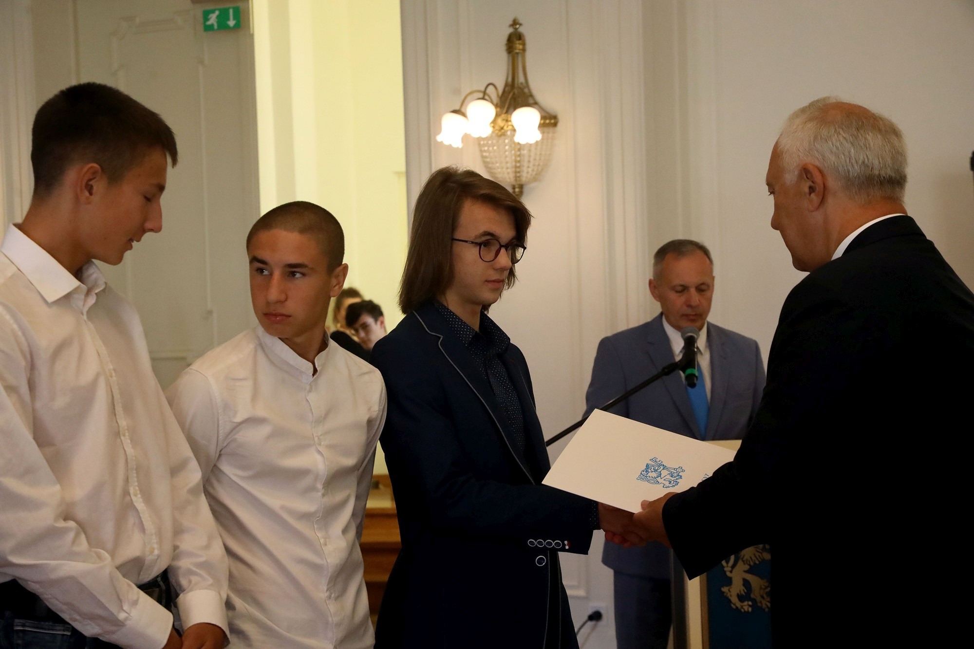 Prezydent nagrodził najlepszych uczniów stypendiami
