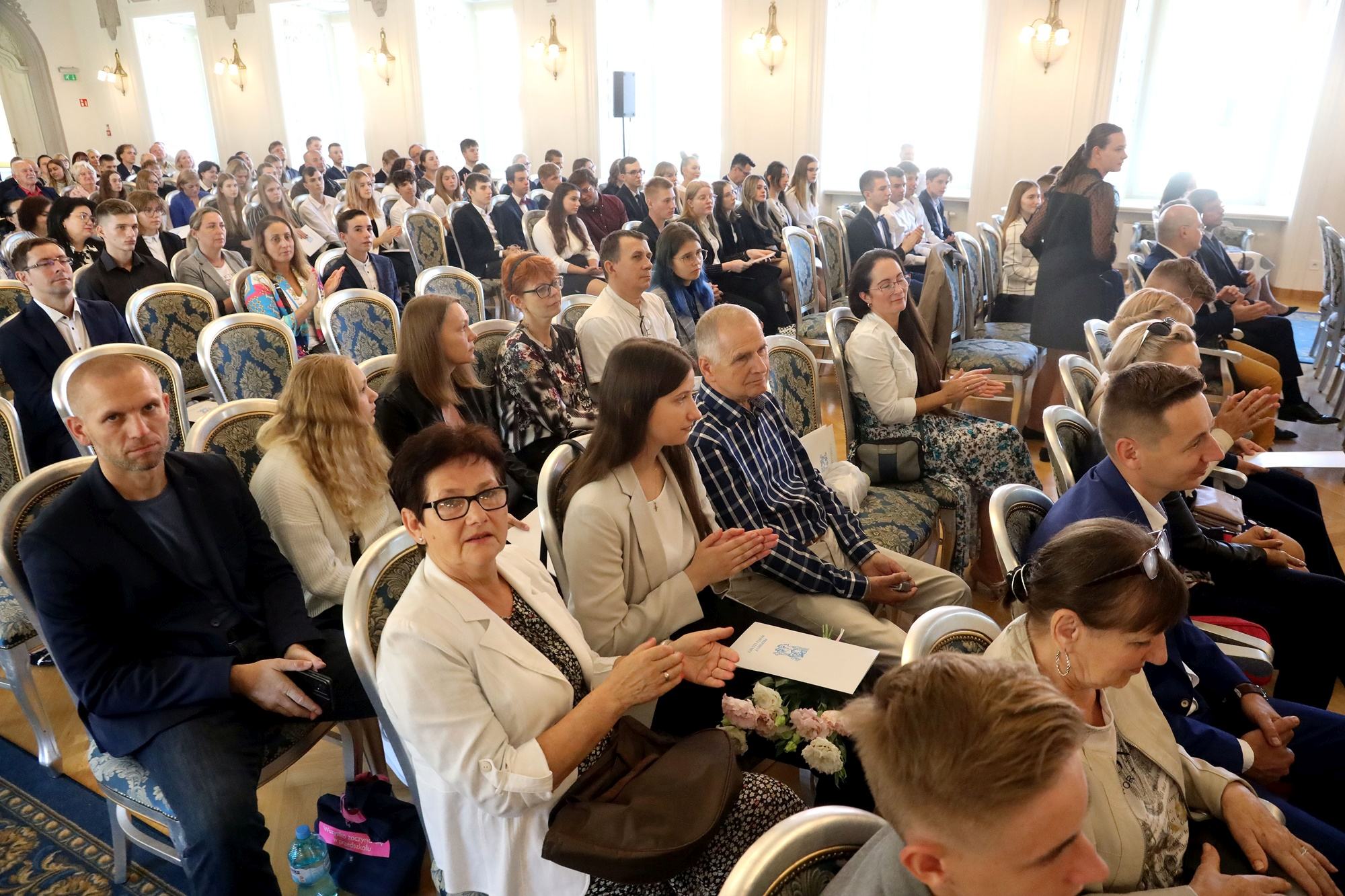 Prezydent nagrodził najlepszych uczniów stypendiami