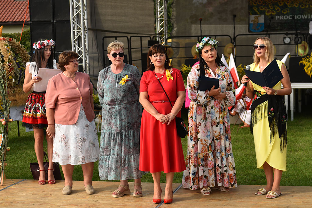 Dziś zapomnieli o smutkach i problemach i bawili się wesoło