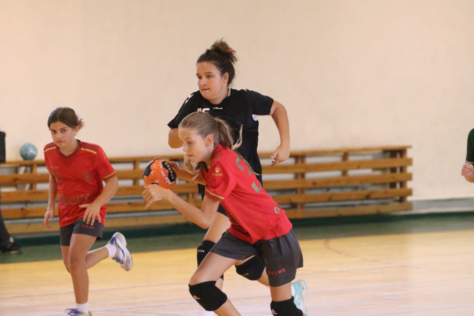 Drui dzień zmagań szczypiornistek w festiwalu Lion Cup

