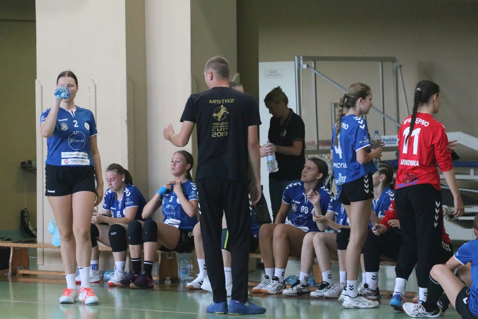 Drui dzień zmagań szczypiornistek w festiwalu Lion Cup

