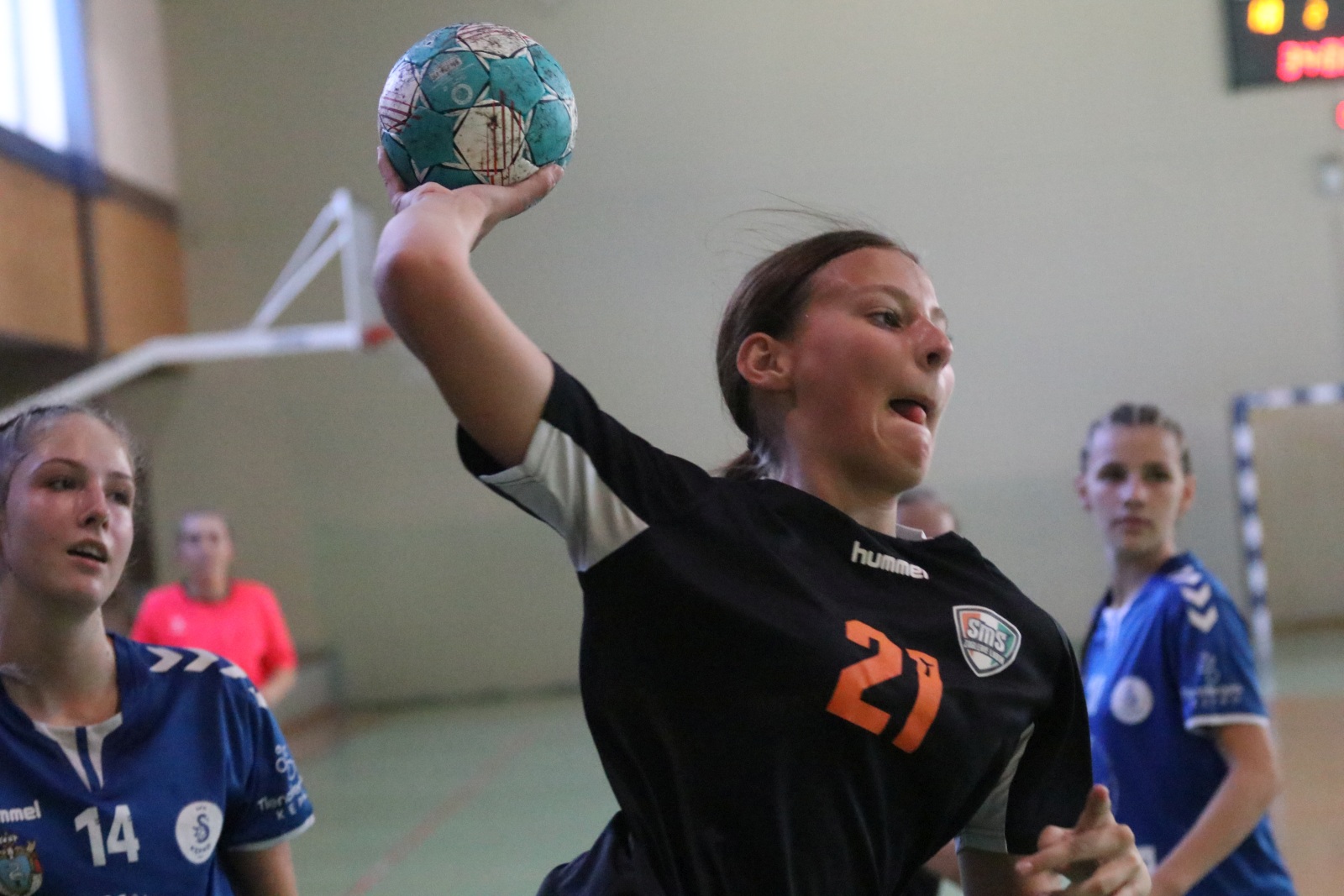 Drui dzień zmagań szczypiornistek w festiwalu Lion Cup
