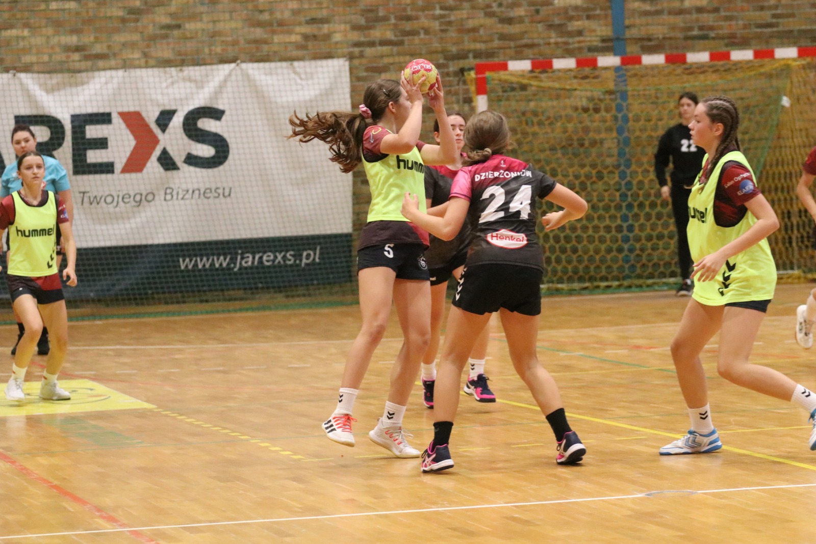 Drui dzień zmagań szczypiornistek w festiwalu Lion Cup
