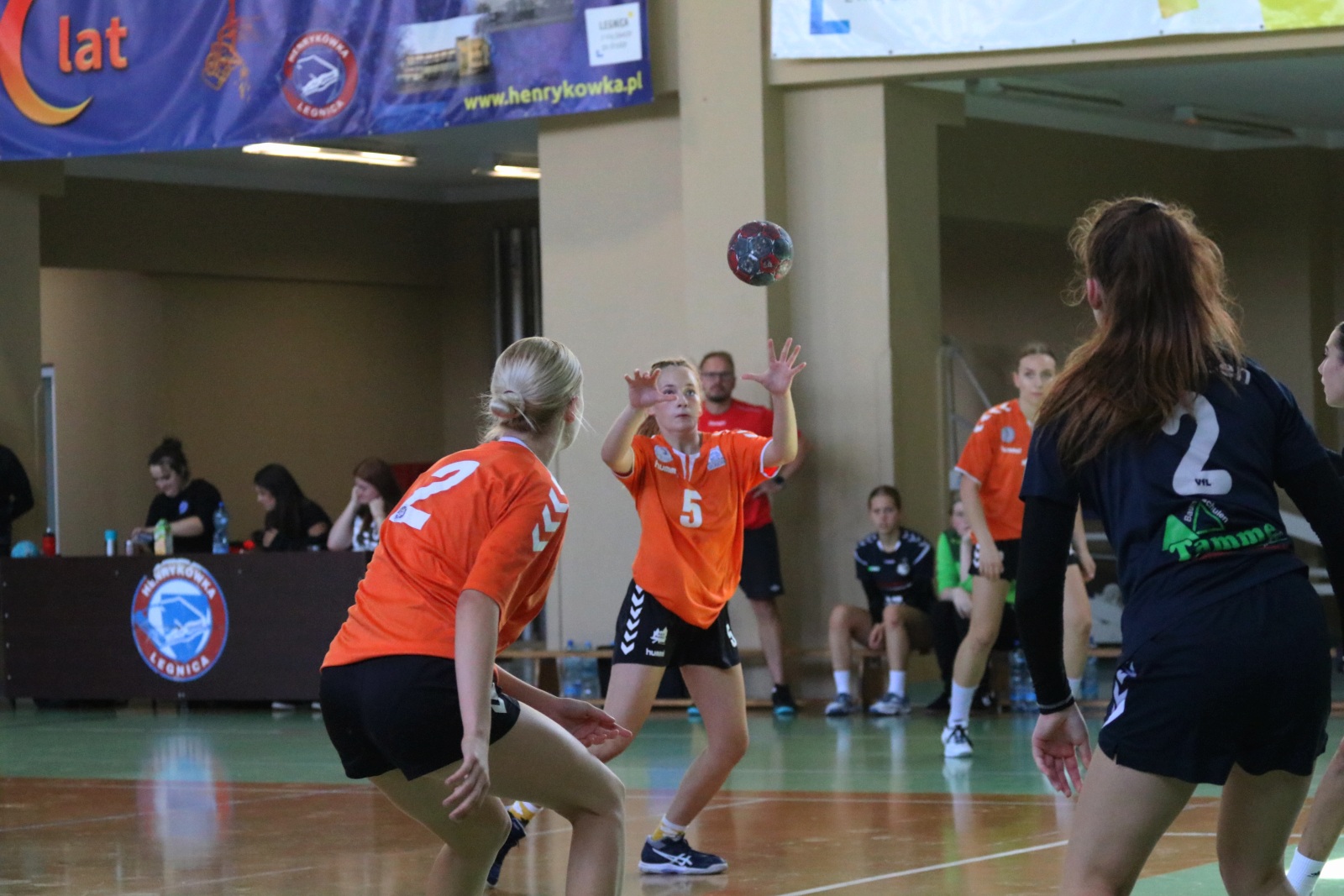 Drui dzień zmagań szczypiornistek w festiwalu Lion Cup
