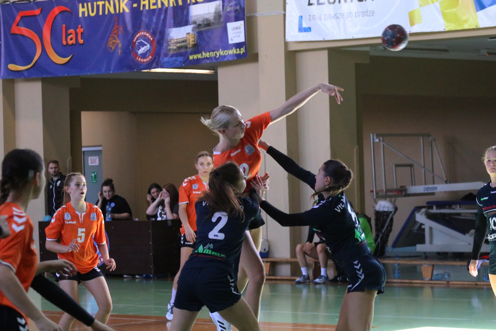 Drui dzień zmagań szczypiornistek w festiwalu Lion Cup
