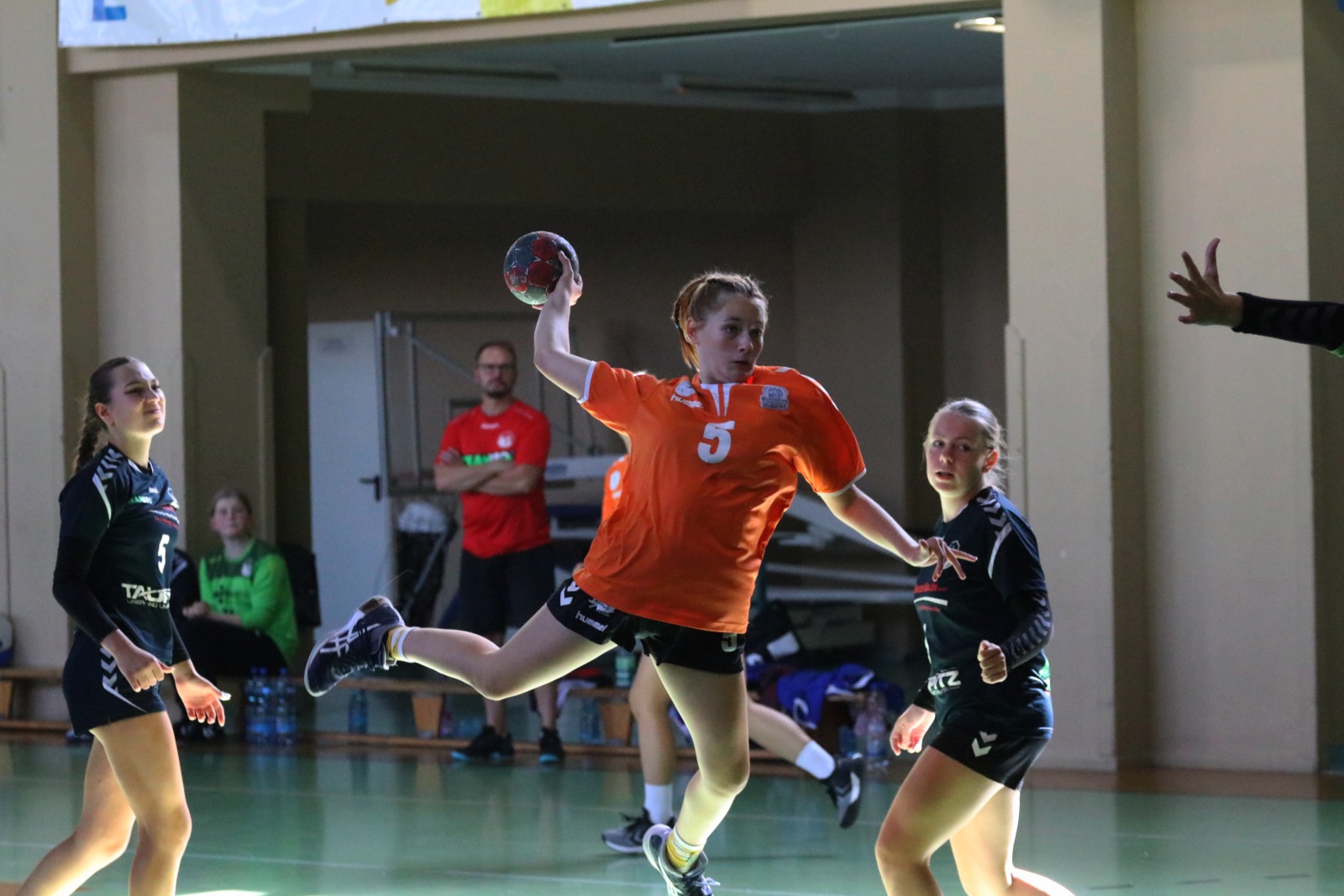 Drui dzień zmagań szczypiornistek w festiwalu Lion Cup
