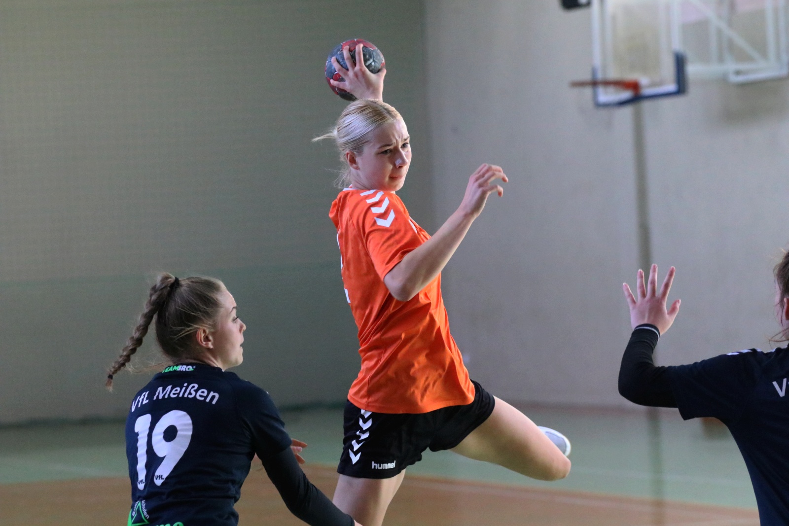 Drui dzień zmagań szczypiornistek w festiwalu Lion Cup

