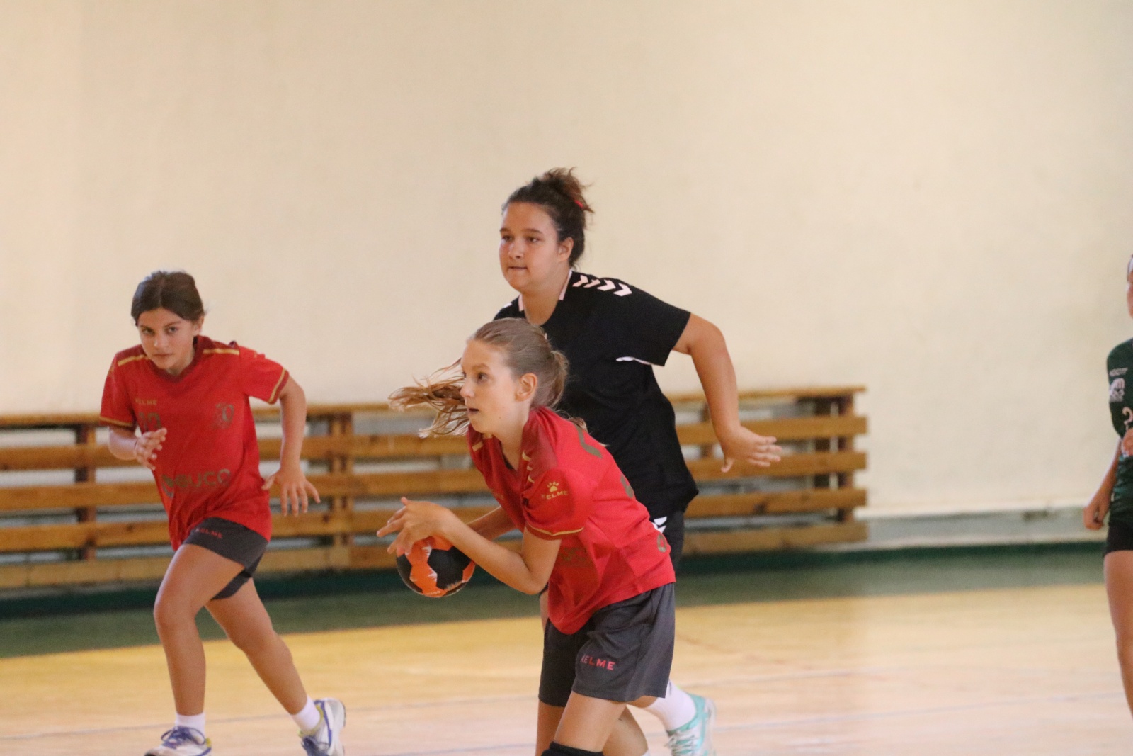 Drui dzień zmagań szczypiornistek w festiwalu Lion Cup
