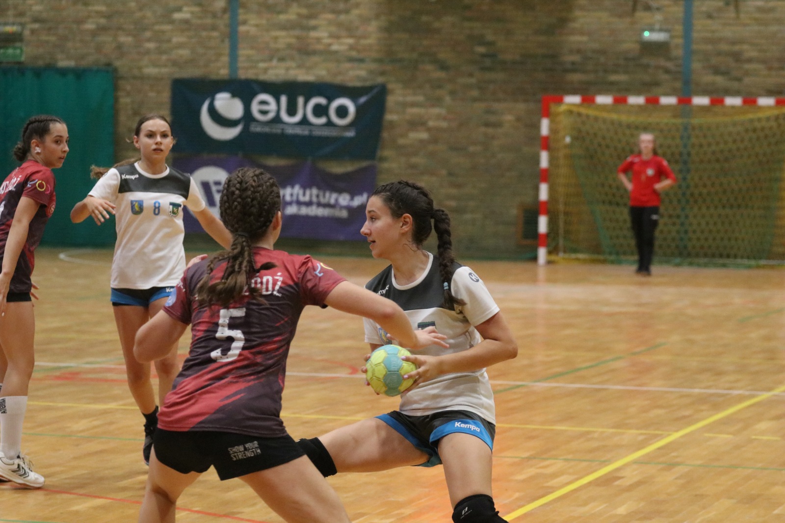 Trzeci dzień zmagań szczypiornistek w festiwalu Lion Cup