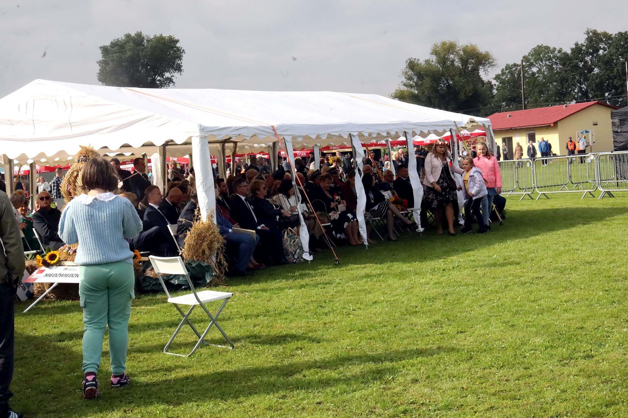 Dożynki w Niedźwiedzicach. Była dobra zabawa mimo złej pogody