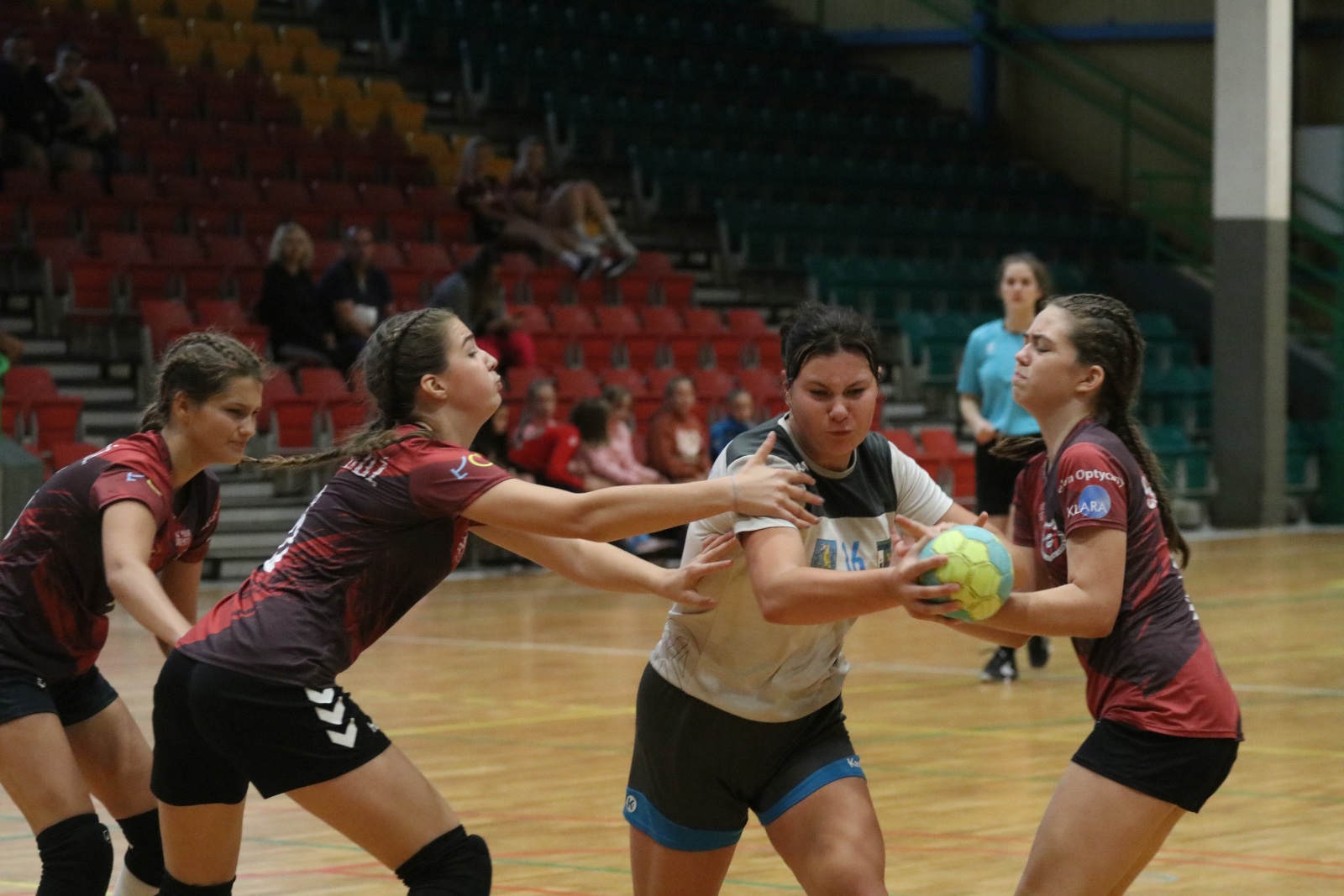 Trzeci dzień zmagań szczypiornistek w festiwalu Lion Cup