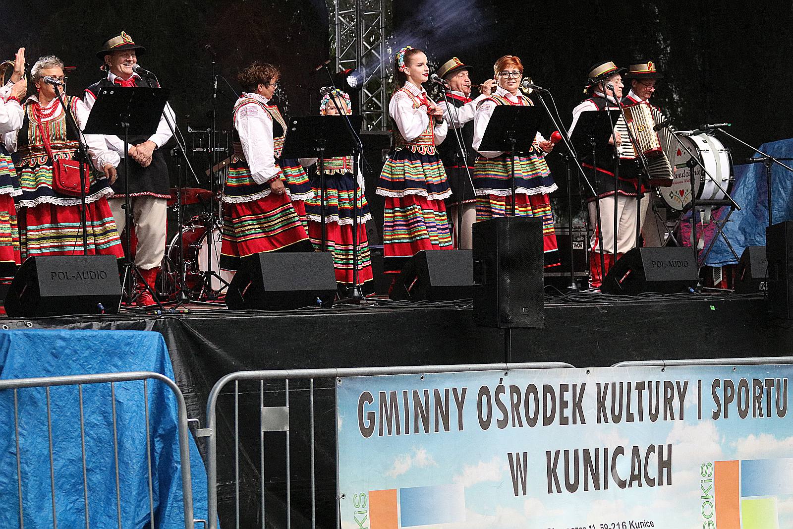 W Kunicach trwa VII Kunicką Folk-Biesiada. Wystąpi siedem kapel