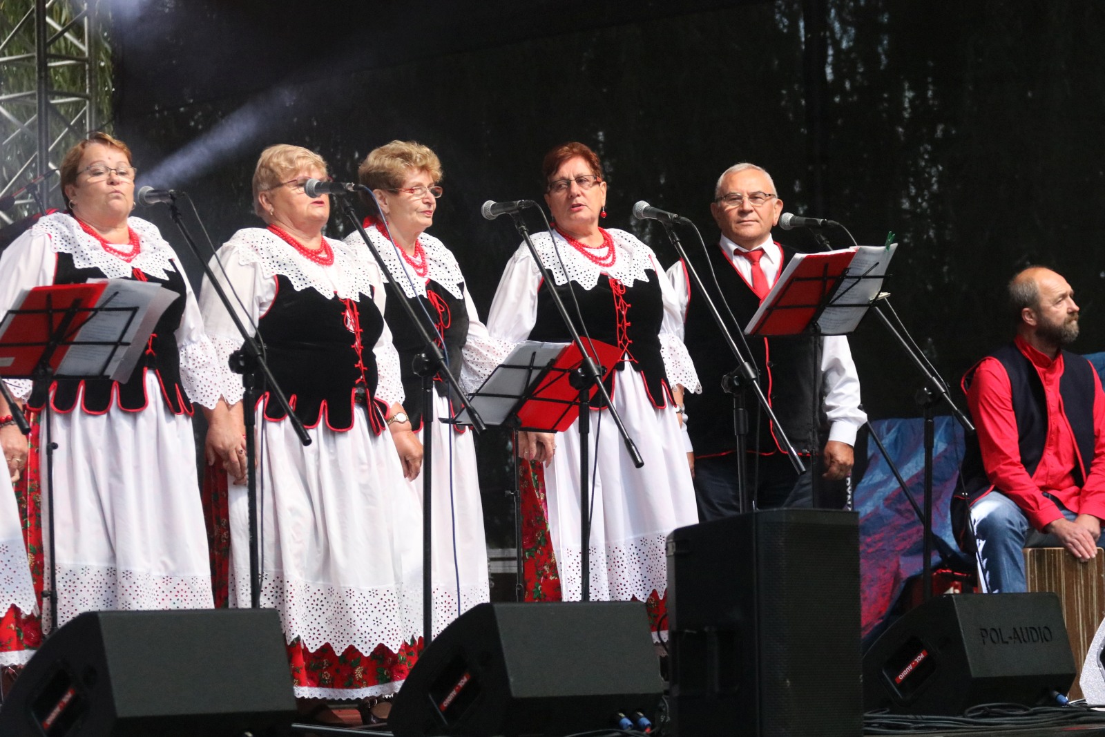 W Kunicach trwa VII Kunicką Folk-Biesiada. Wystąpi siedem kapel