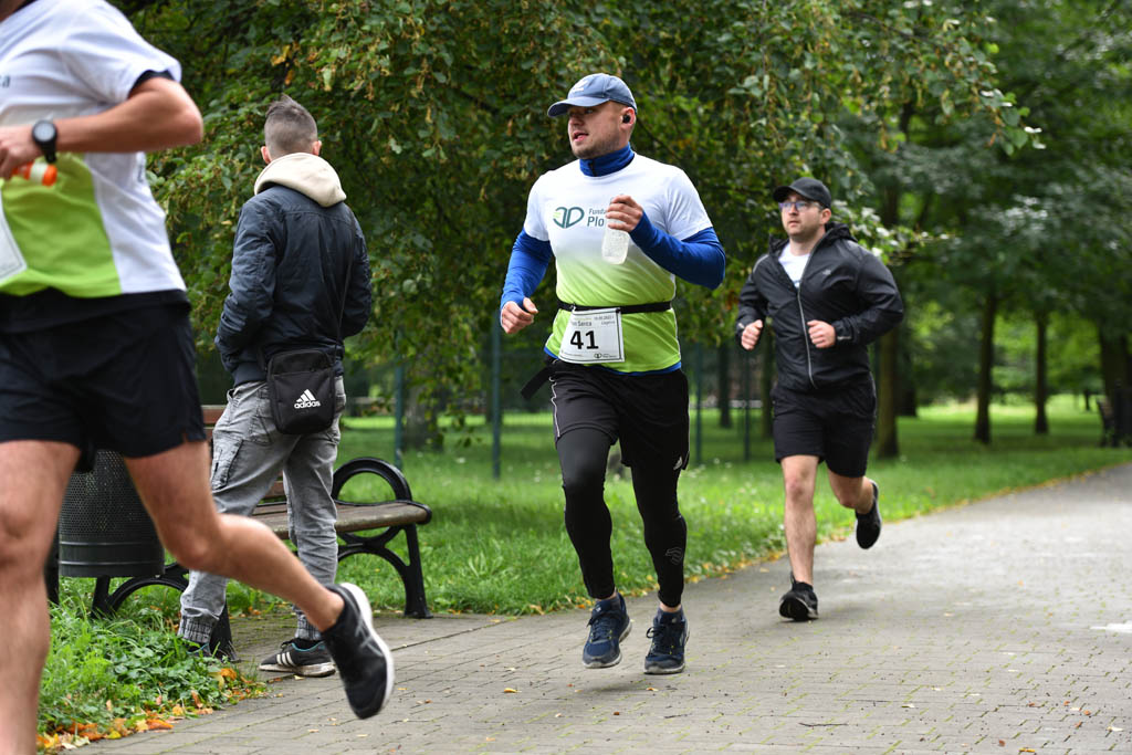 Mimo niepogody stawili się w parku, by wspomóc chore dzieci