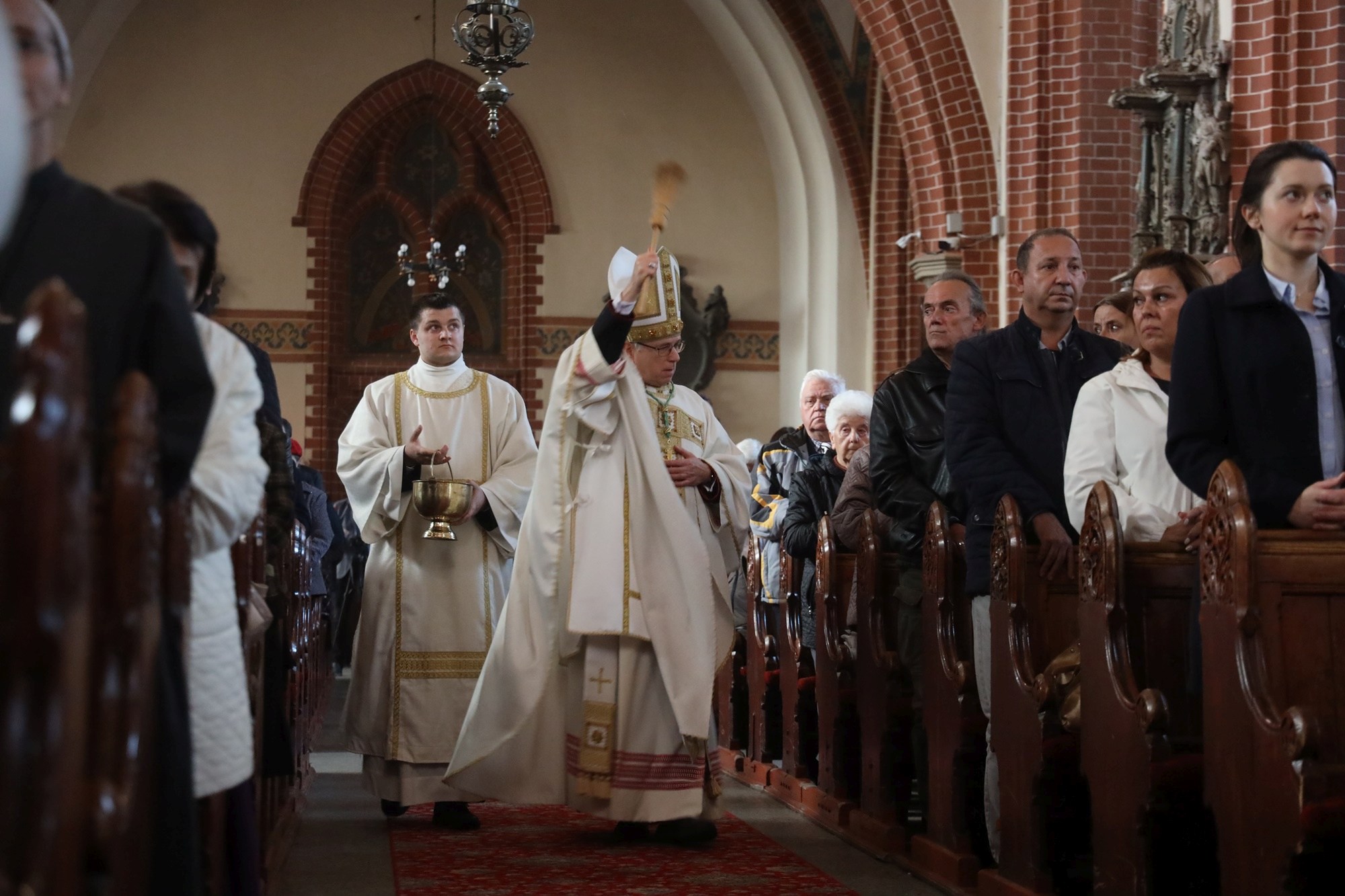 W katedrze odbyła się konsekracja nowego ołtarza