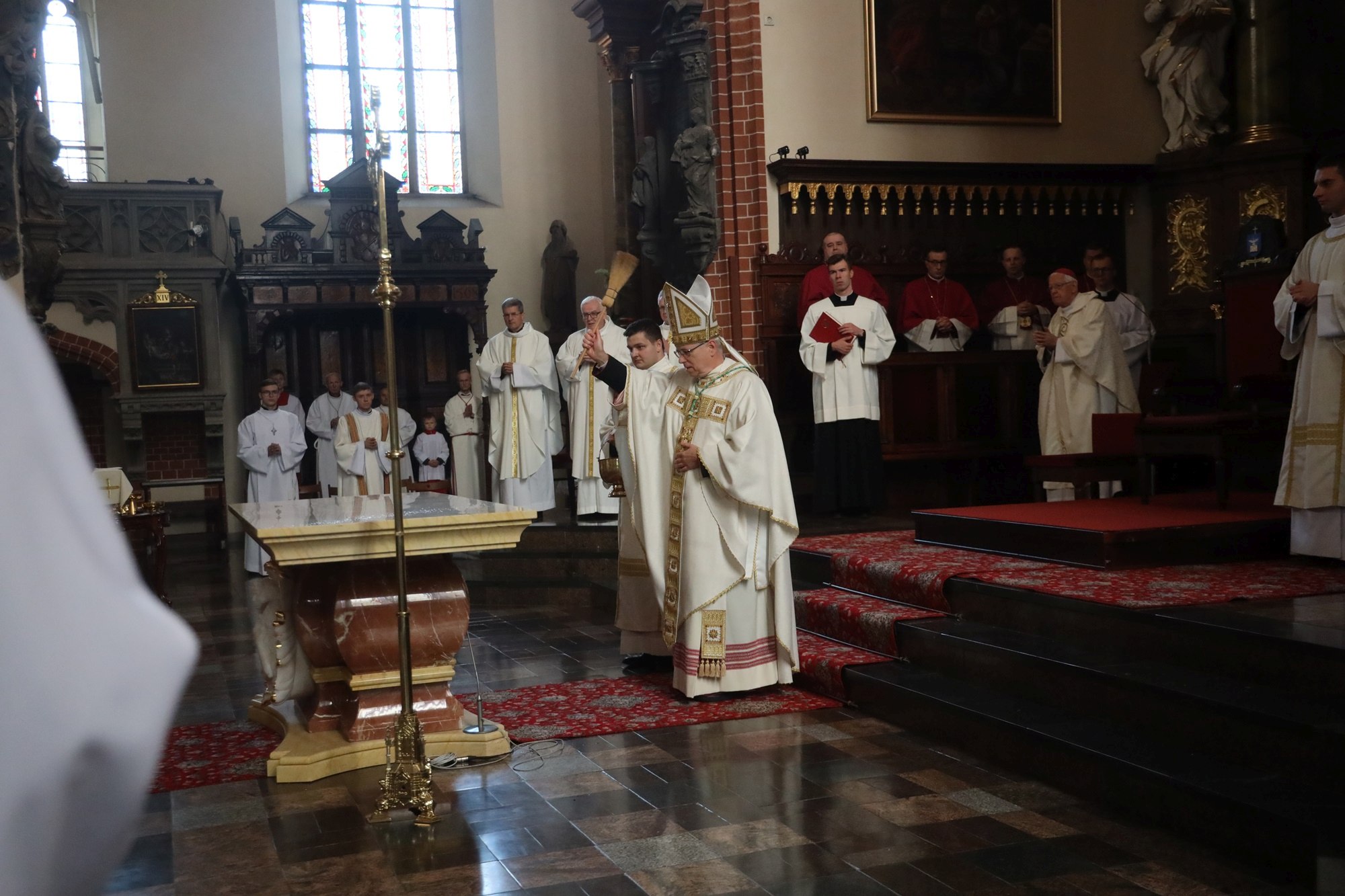 W katedrze odbyła się konsekracja nowego ołtarza