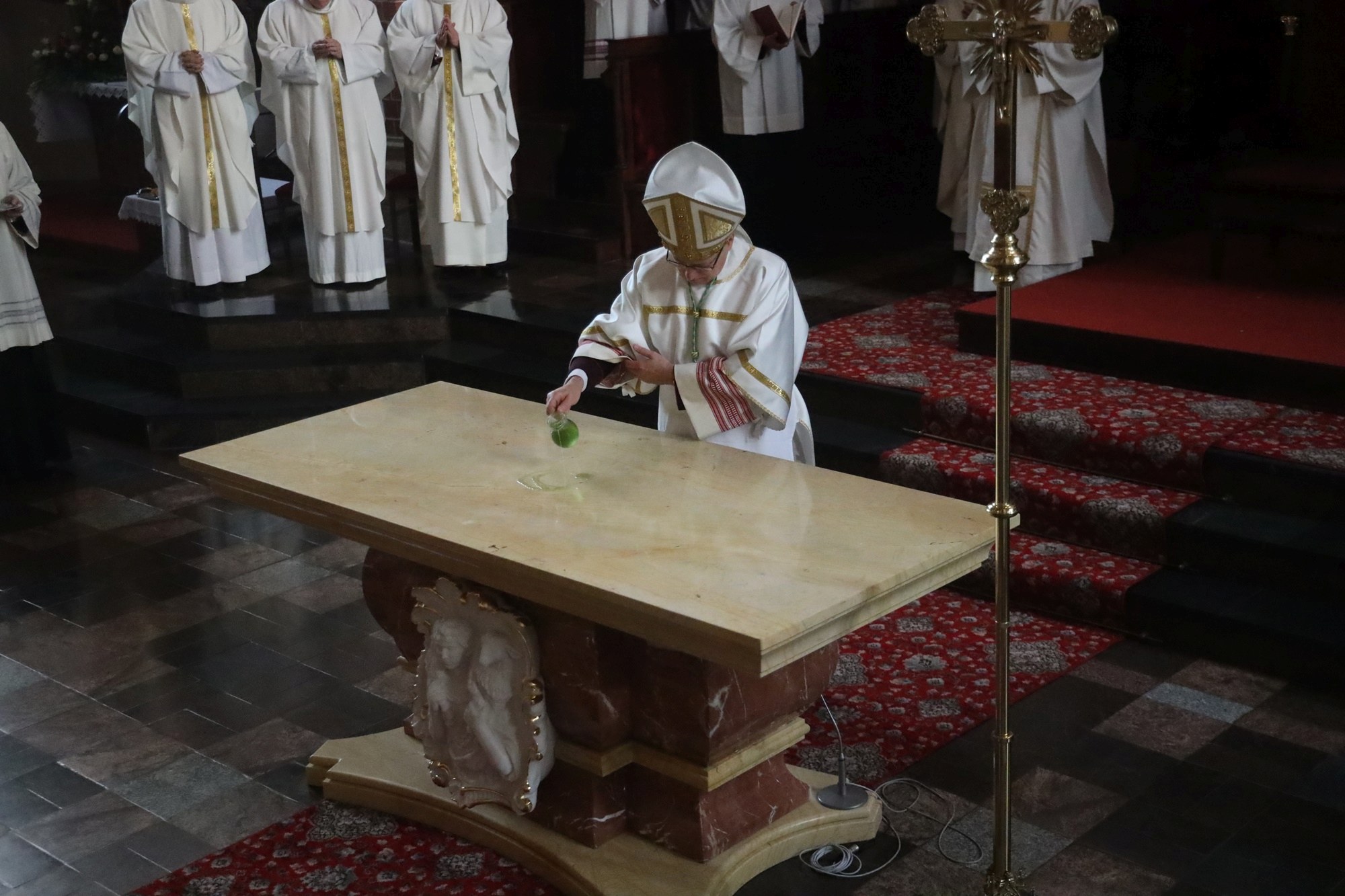 W katedrze odbyła się konsekracja nowego ołtarza