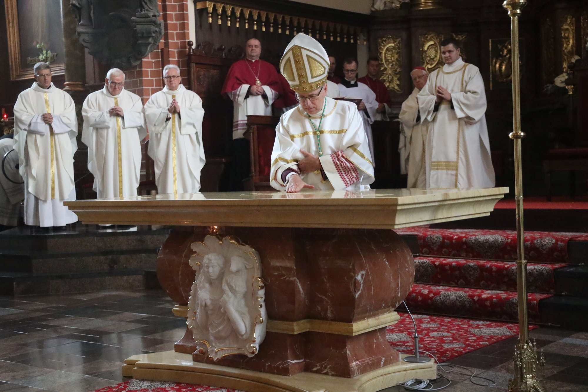 W katedrze odbyła się konsekracja nowego ołtarza