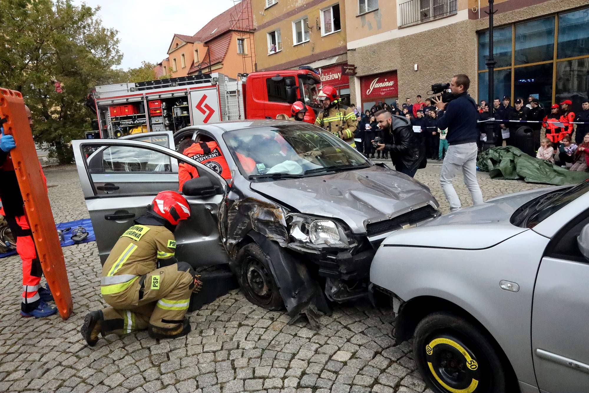 „Czołówka” i szybka akcja służb ratowniczych w centrum miasta