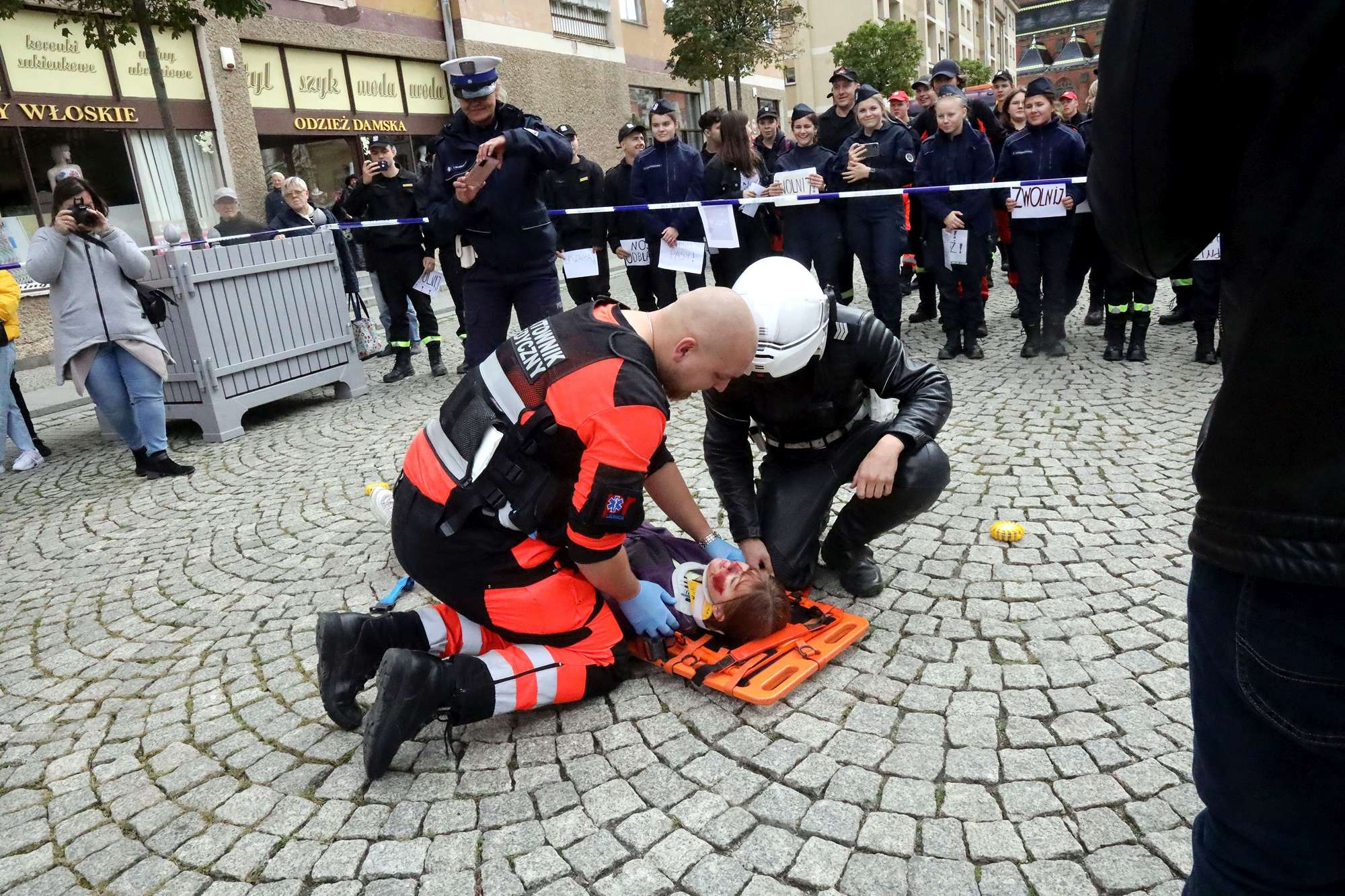 „Czołówka” i szybka akcja służb ratowniczych w centrum miasta