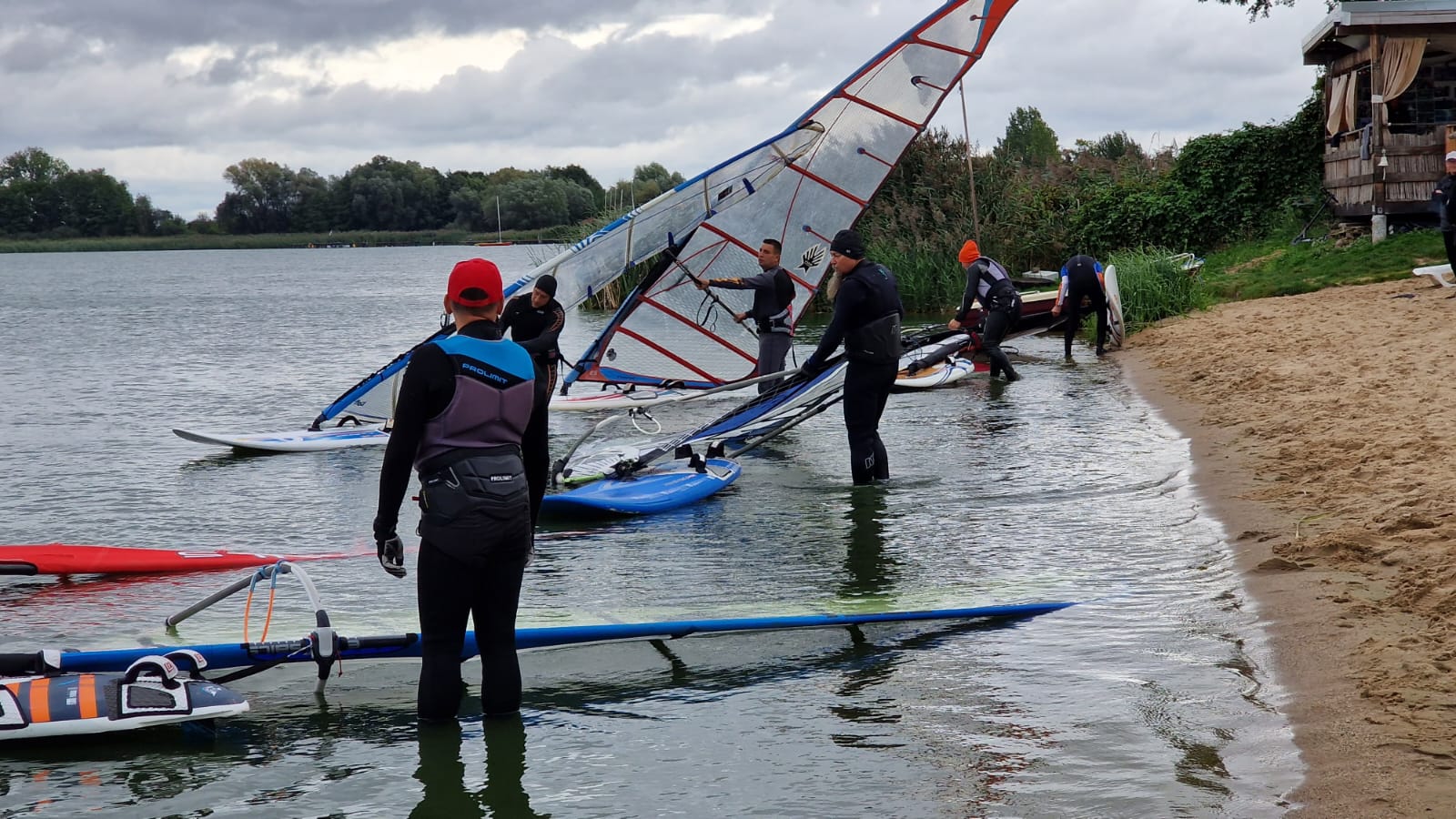 Regaty o Puchar Akademii Windsurfingu odbyły się w Kunicach