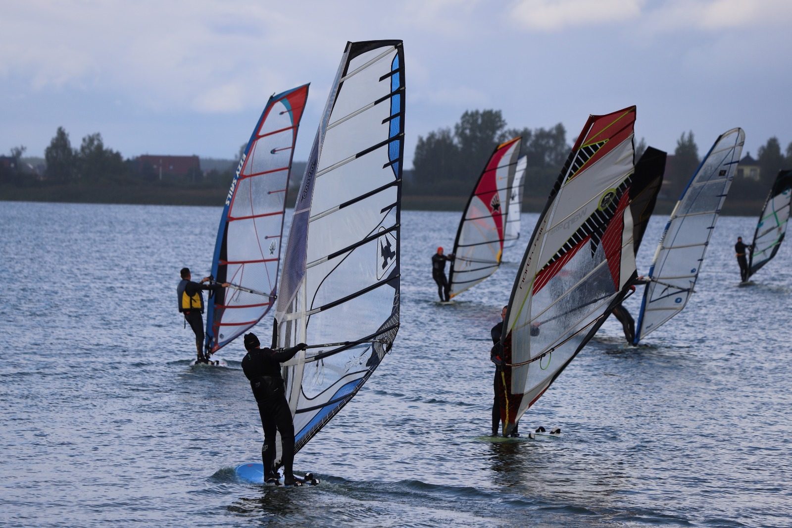 Regaty o Puchar Akademii Windsurfingu odbyły się w Kunicach