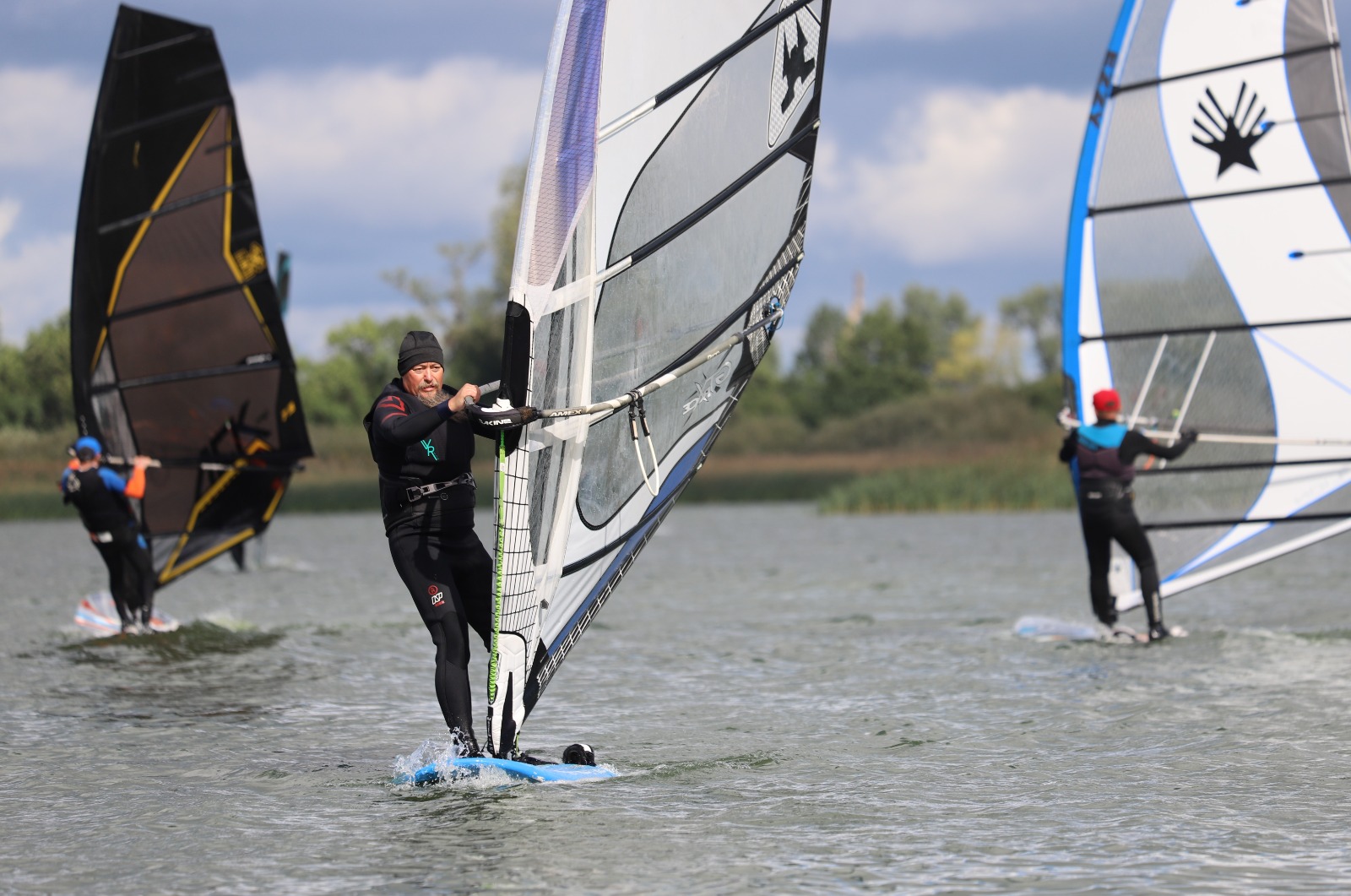 Regaty o Puchar Akademii Windsurfingu odbyły się w Kunicach