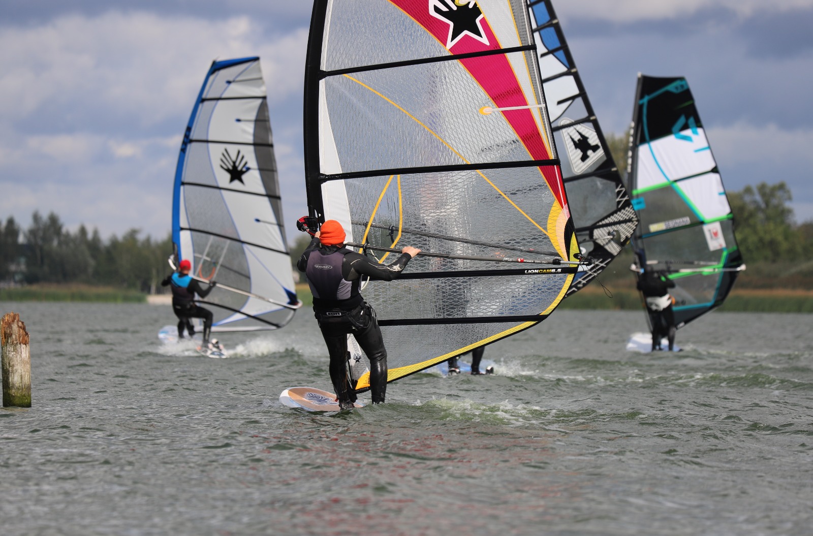 Regaty o Puchar Akademii Windsurfingu odbyły się w Kunicach