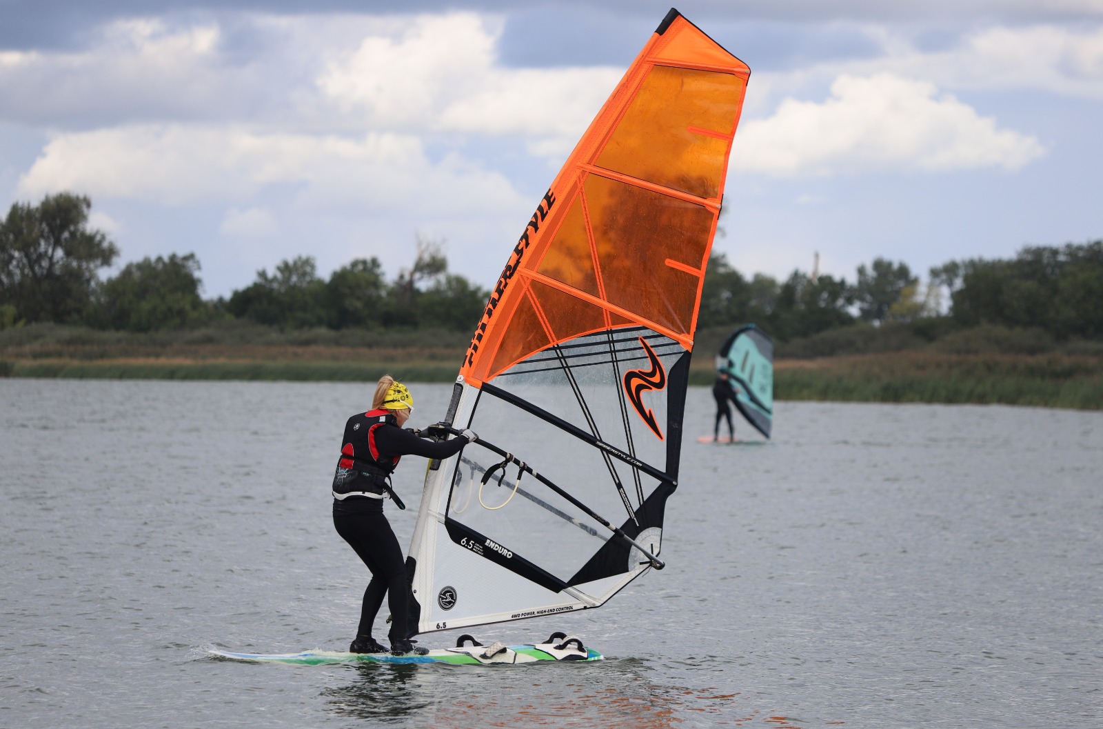 Regaty o Puchar Akademii Windsurfingu odbyły się w Kunicach