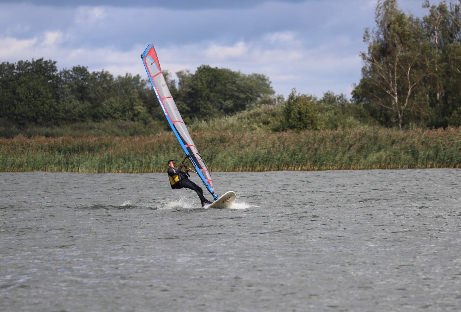 Regaty o Puchar Akademii Windsurfingu odbyły się w Kunicach
